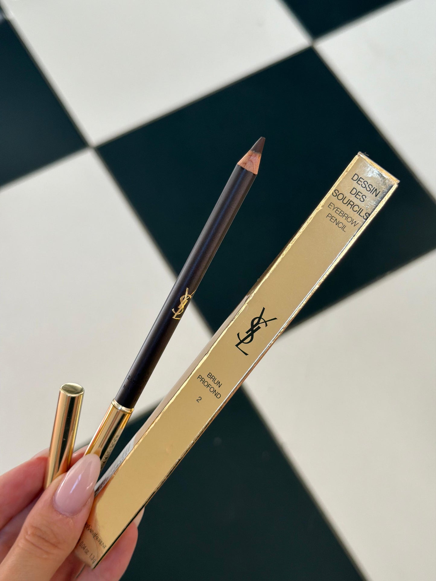 YSL Dessin Des Sourcils
The Ultimate Dual-Ended Precision Eyebrow Pencil (2)