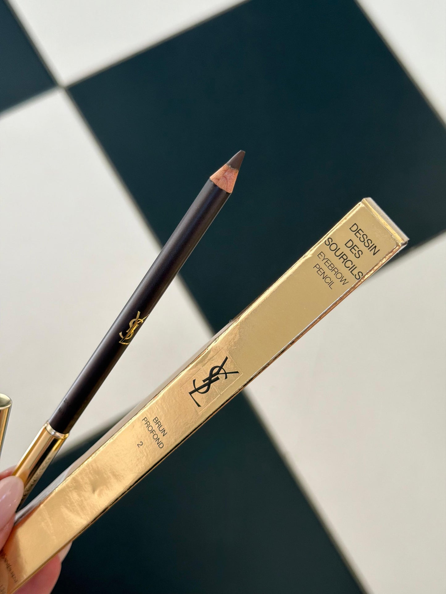 YSL Dessin Des Sourcils
The Ultimate Dual-Ended Precision Eyebrow Pencil (2)