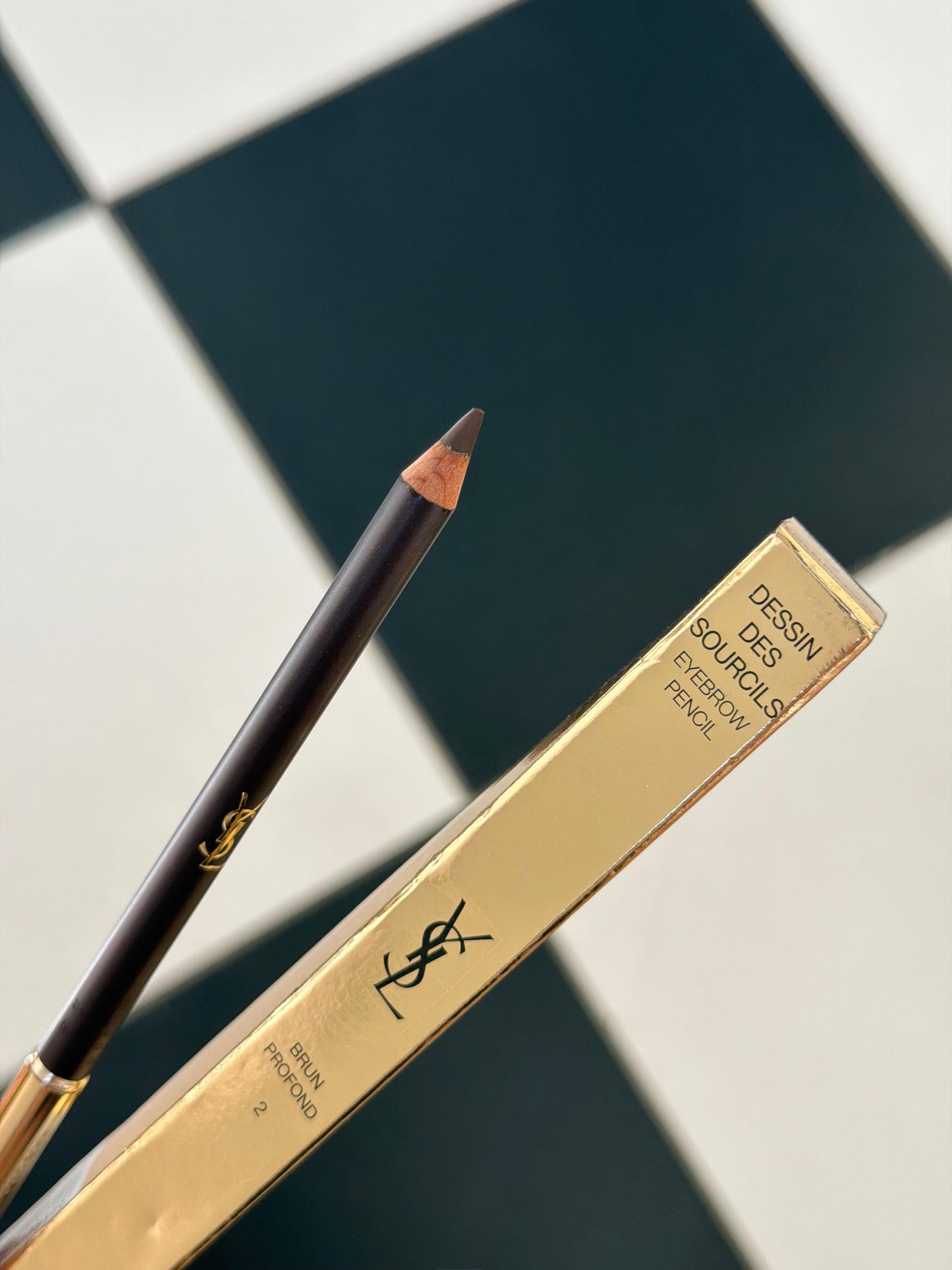 YSL Dessin Des Sourcils
The Ultimate Dual-Ended Precision Eyebrow Pencil (2)