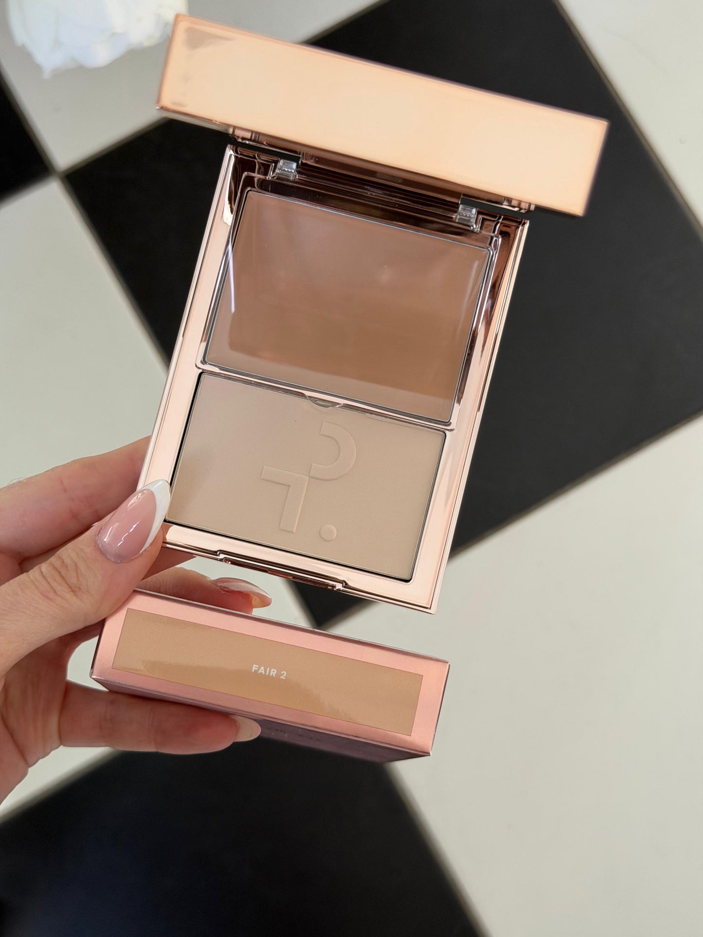 PATRICK TA 
Major Skin Crème Foundation and Finishing Powder Duo - Fair 2