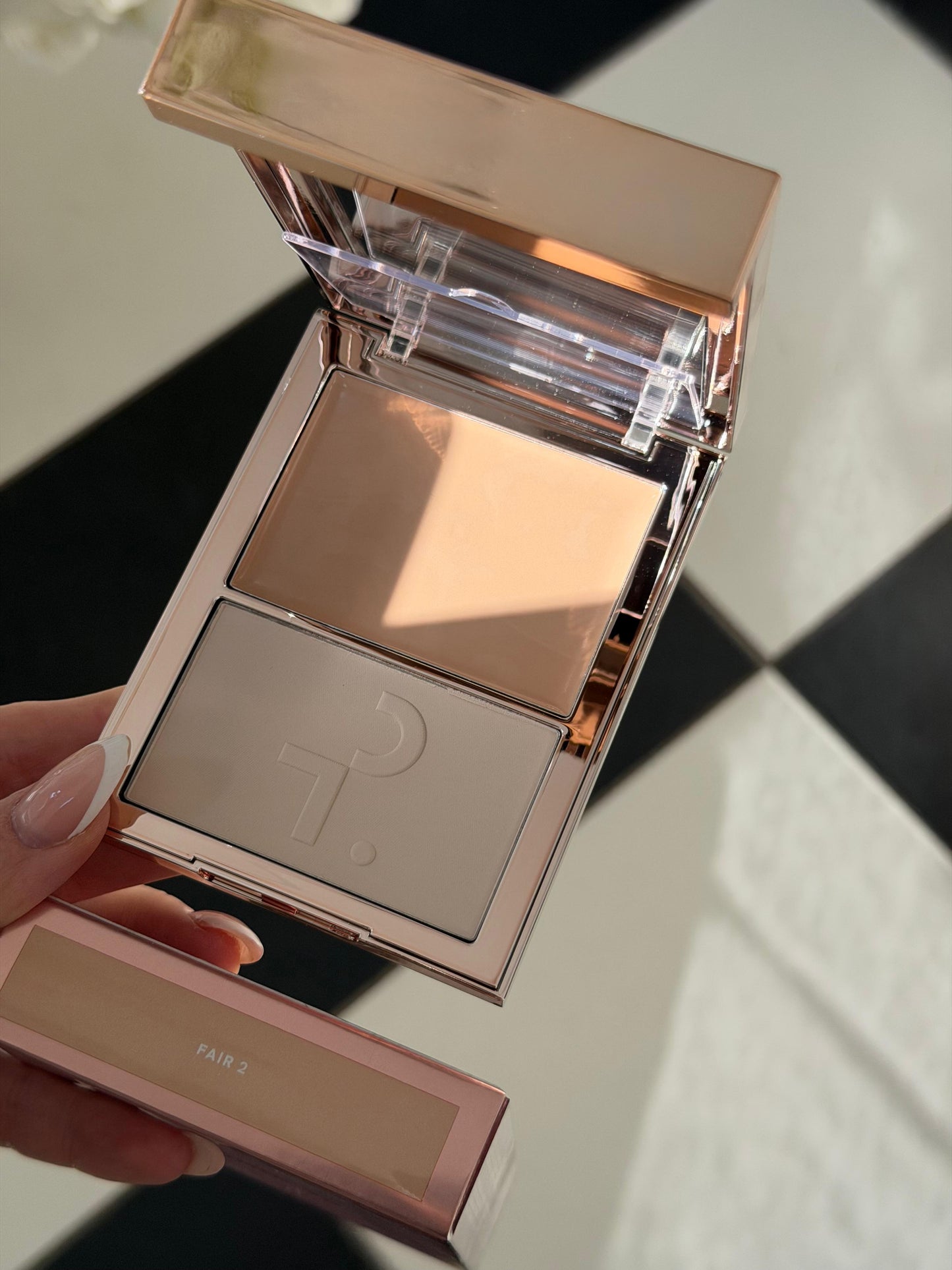 PATRICK TA 
Major Skin Crème Foundation and Finishing Powder Duo - Fair 2