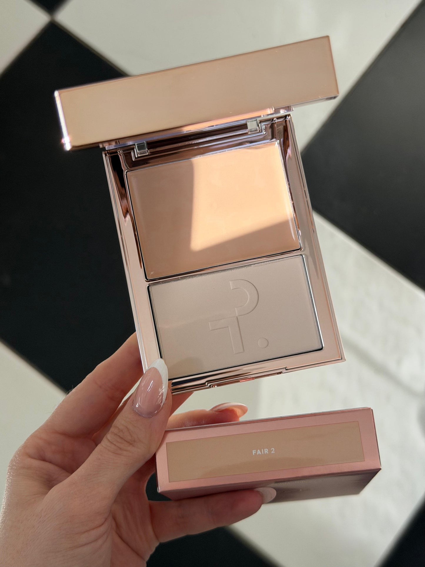 PATRICK TA 
Major Skin Crème Foundation and Finishing Powder Duo - Fair 2