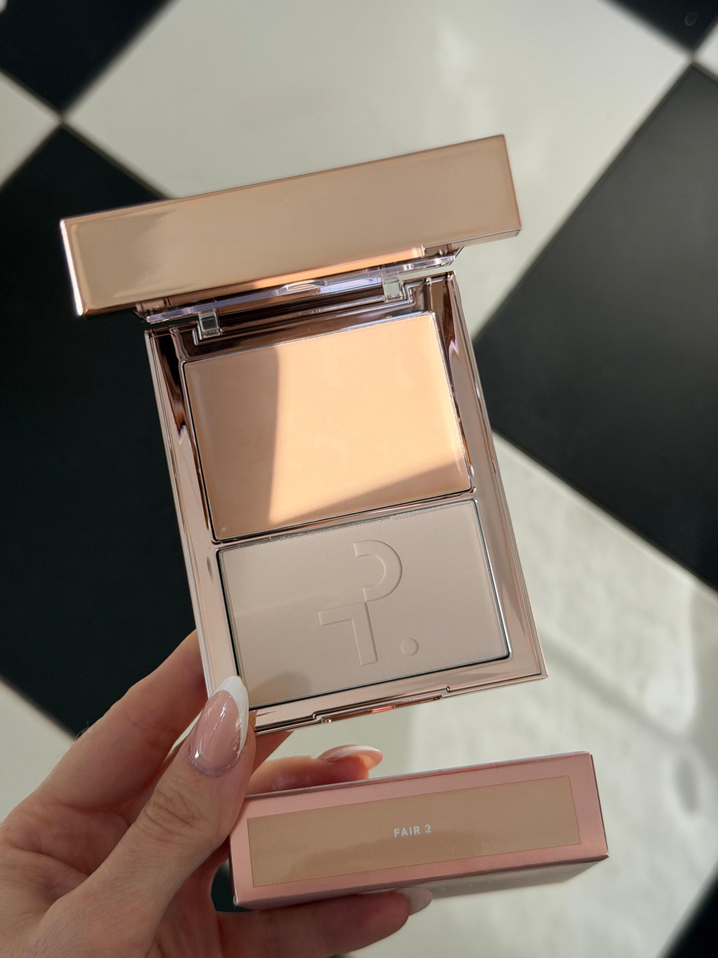 PATRICK TA 
Major Skin Crème Foundation and Finishing Powder Duo - Fair 2