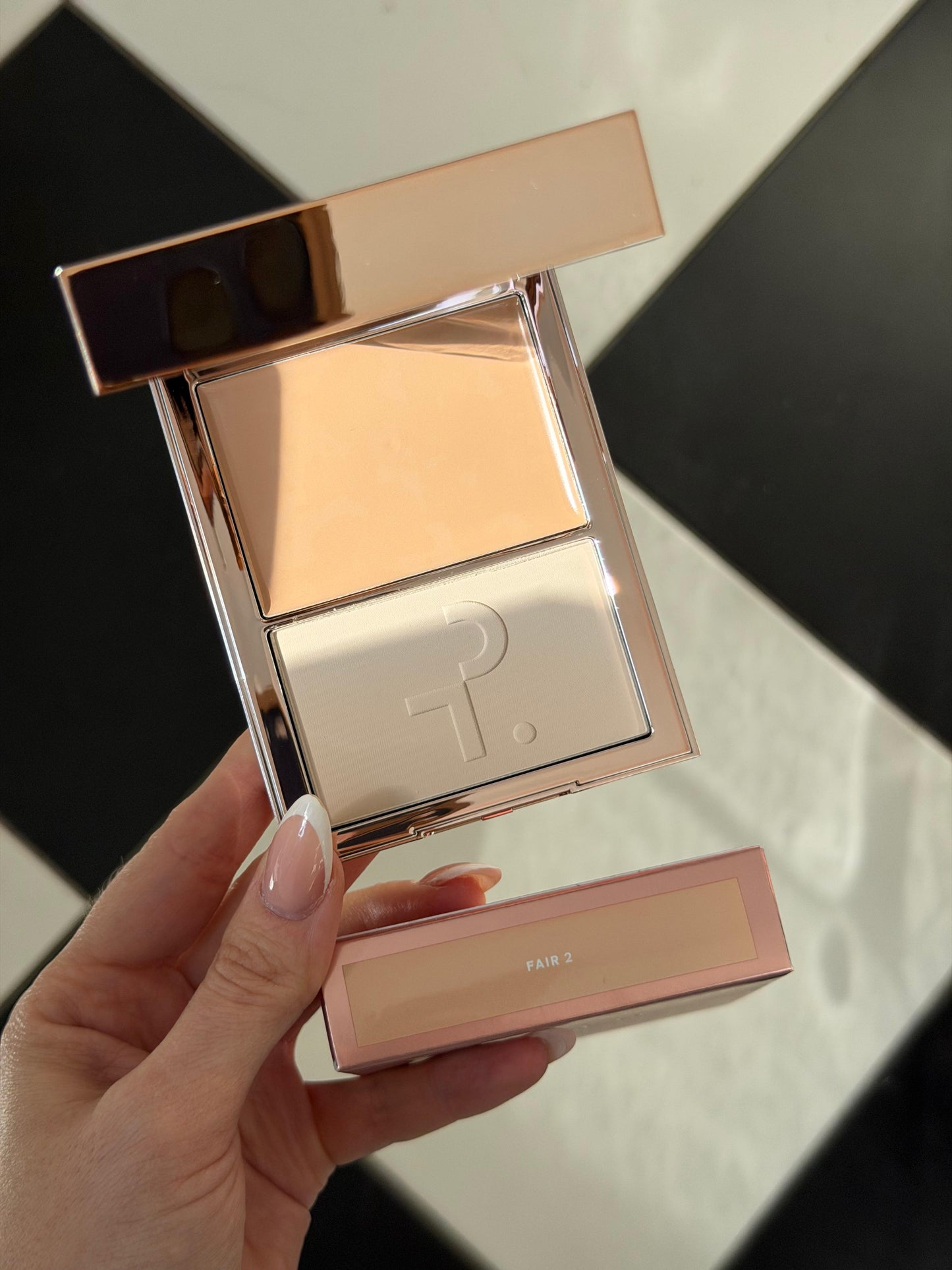 PATRICK TA 
Major Skin Crème Foundation and Finishing Powder Duo - Fair 2
