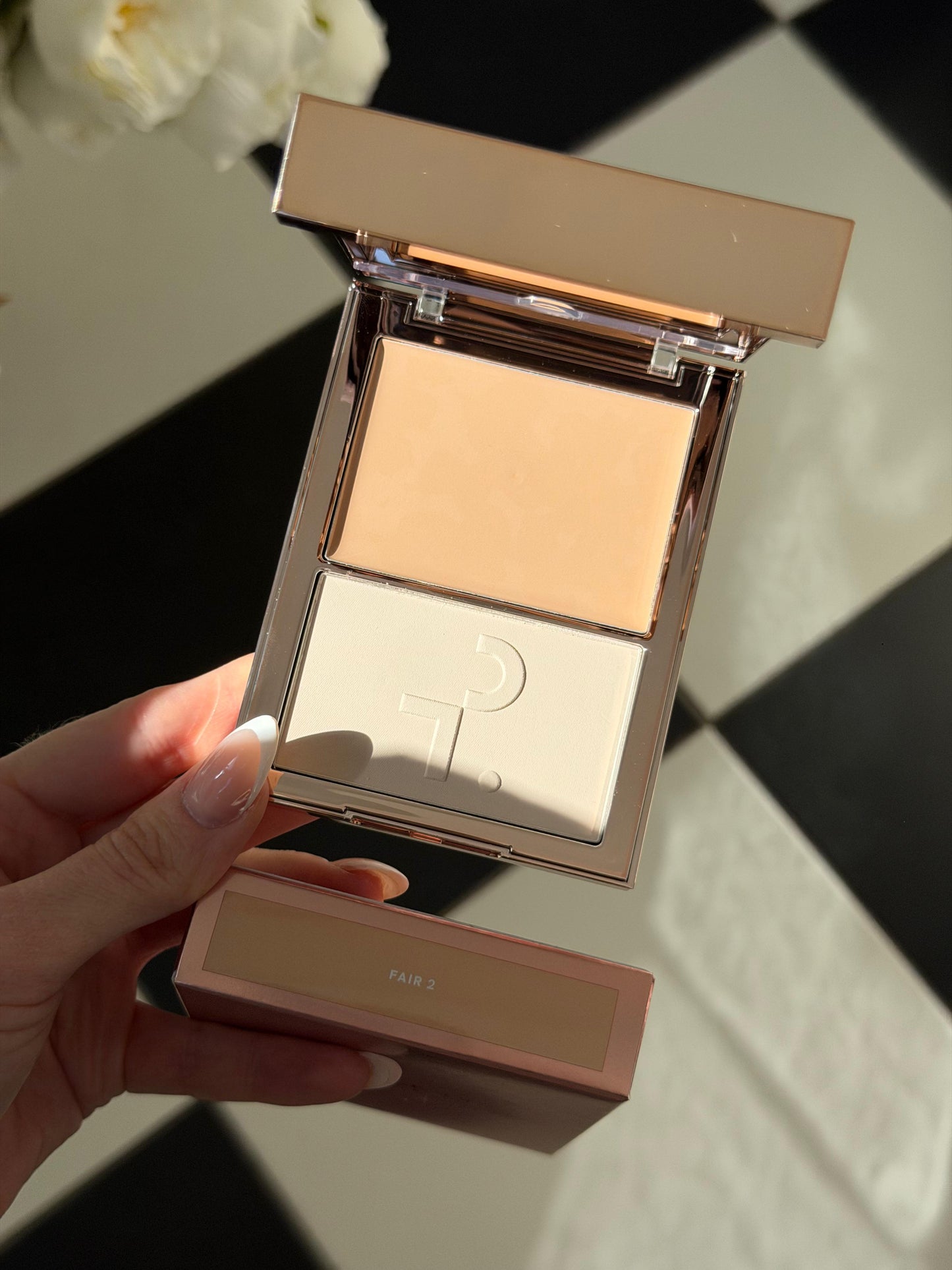 PATRICK TA 
Major Skin Crème Foundation and Finishing Powder Duo - Fair 2