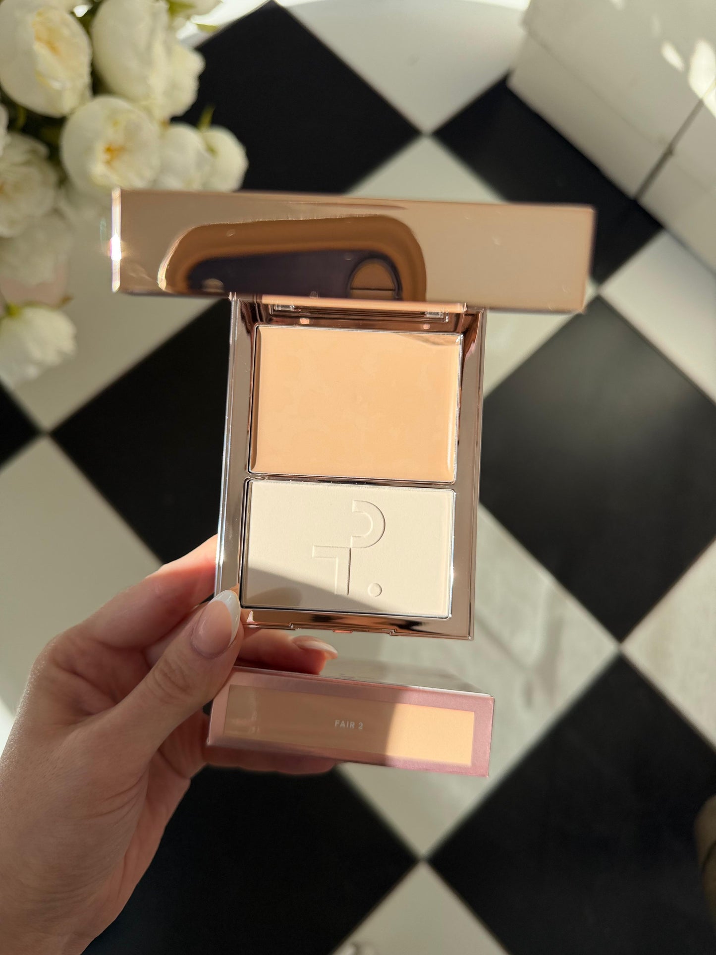PATRICK TA 
Major Skin Crème Foundation and Finishing Powder Duo - Fair 2