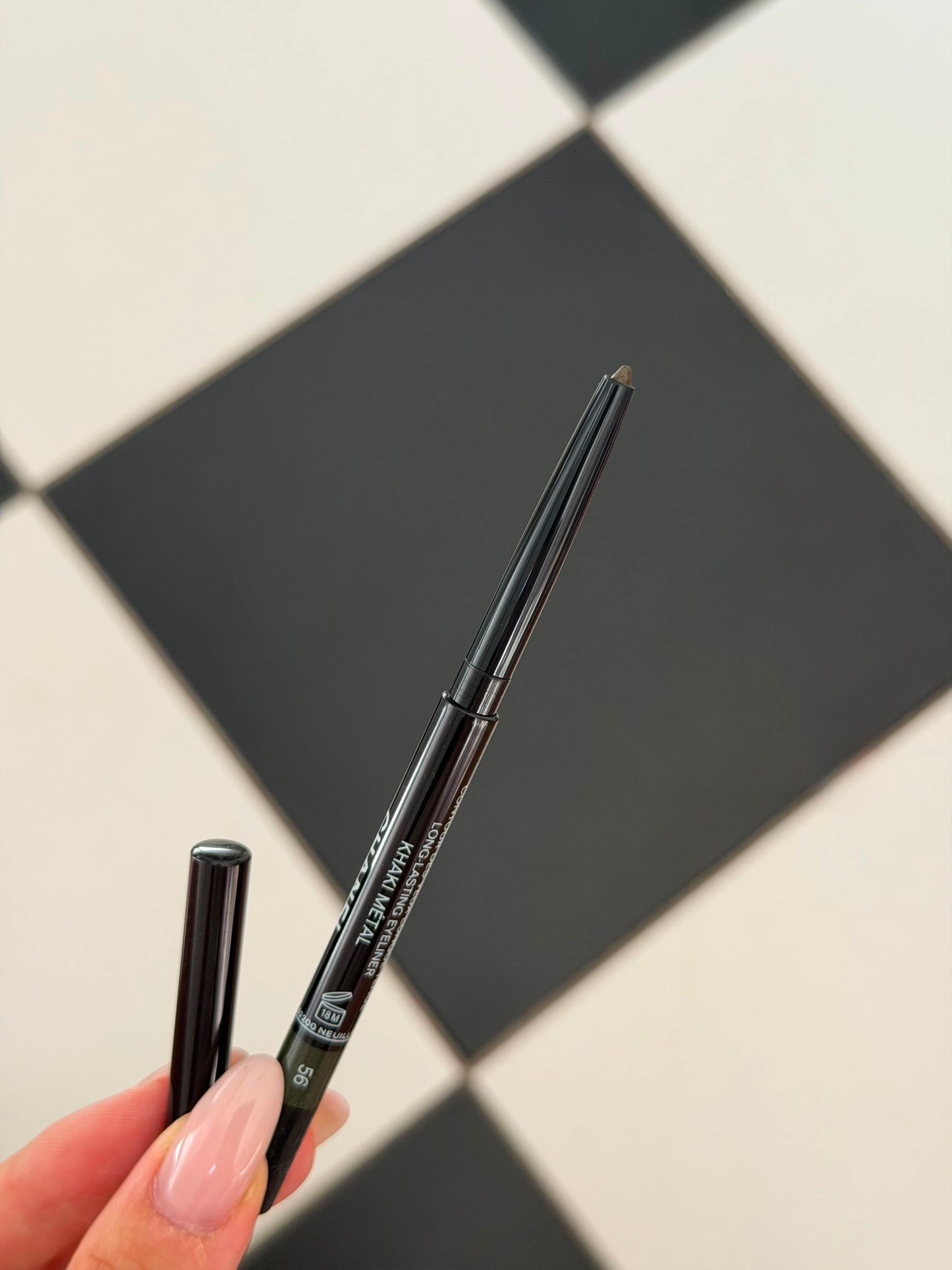 CHANEL Stylo Eyes Waterproof (56)
Long-Lasting Eyeliner