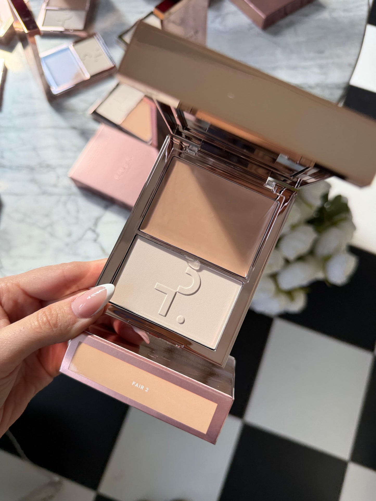 PATRICK TA 
Major Skin Crème Foundation and Finishing Powder Duo - Fair 2