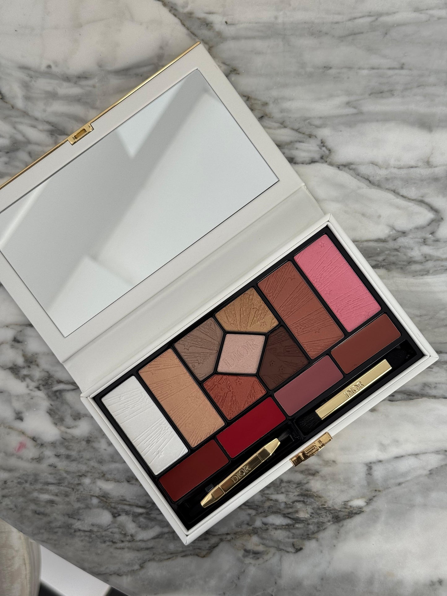 DIOR Couture Palette - Limited Edition
Iconic Makeup Colors - Face, Eyes and Lips