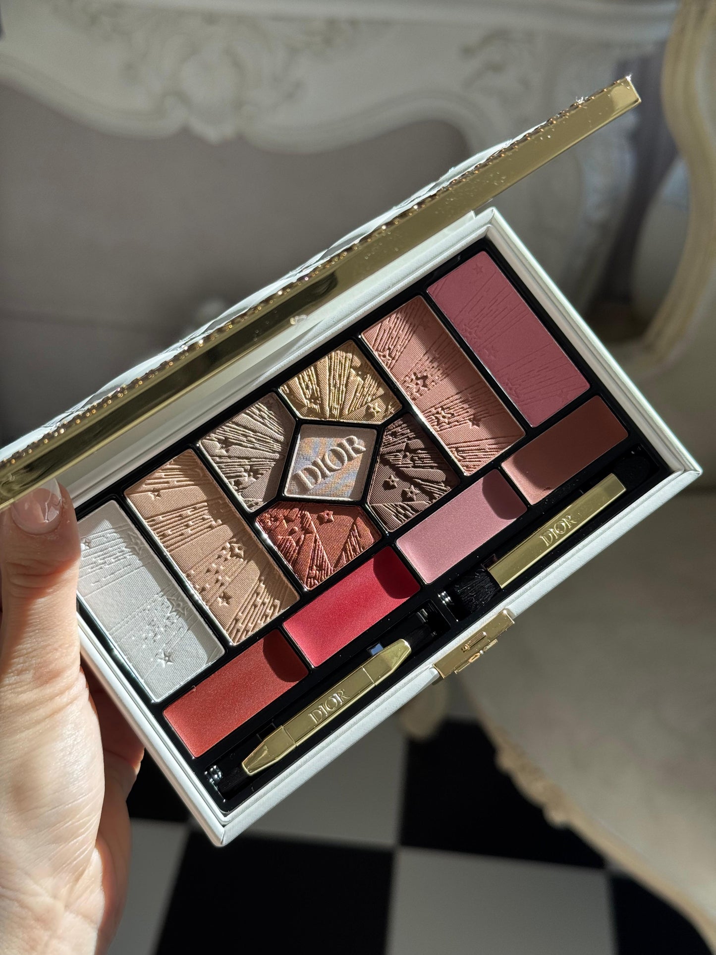 DIOR Couture Palette - Limited Edition
Iconic Makeup Colors - Face, Eyes and Lips