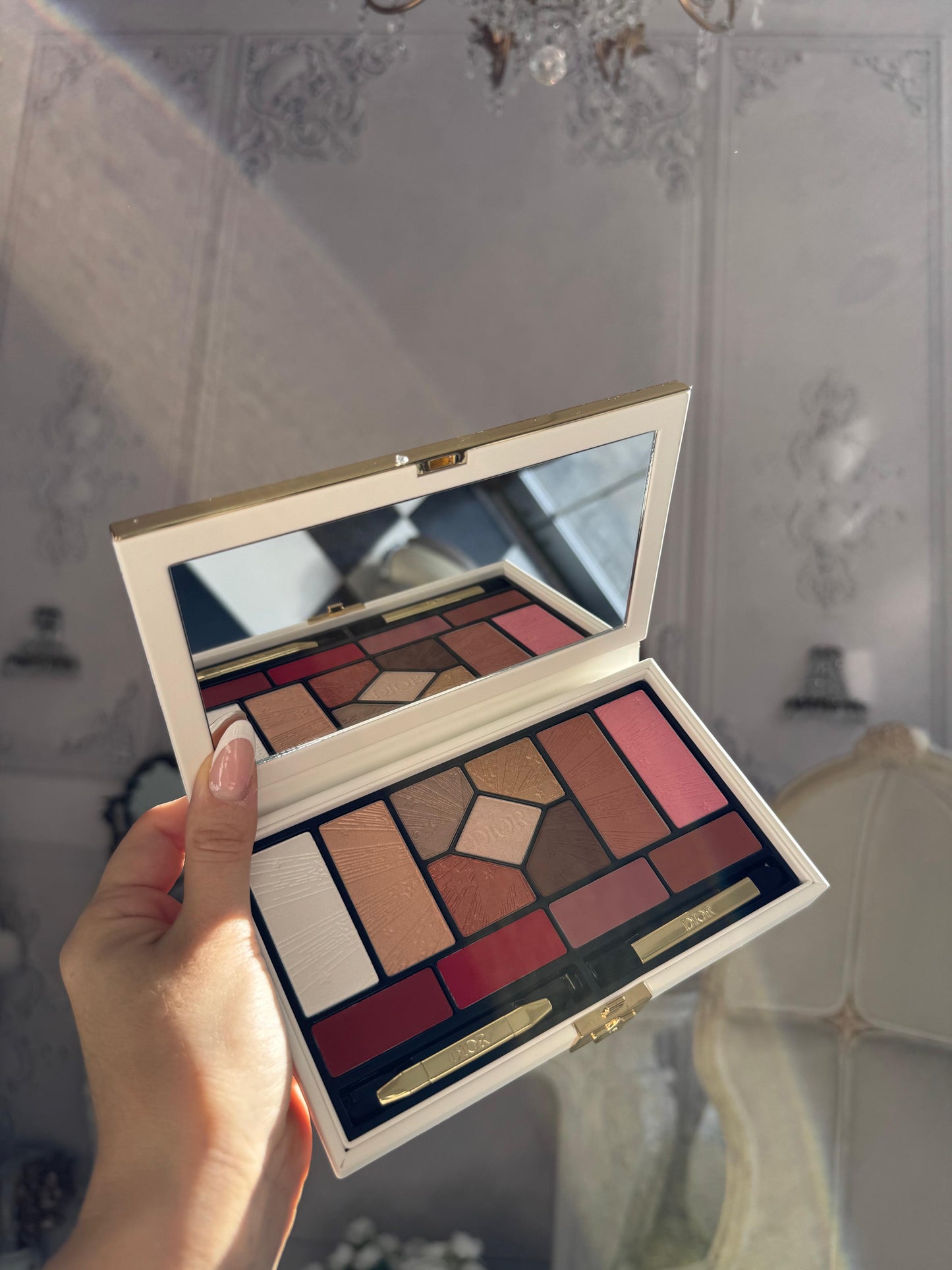 DIOR Couture Palette - Limited Edition
Iconic Makeup Colors - Face, Eyes and Lips