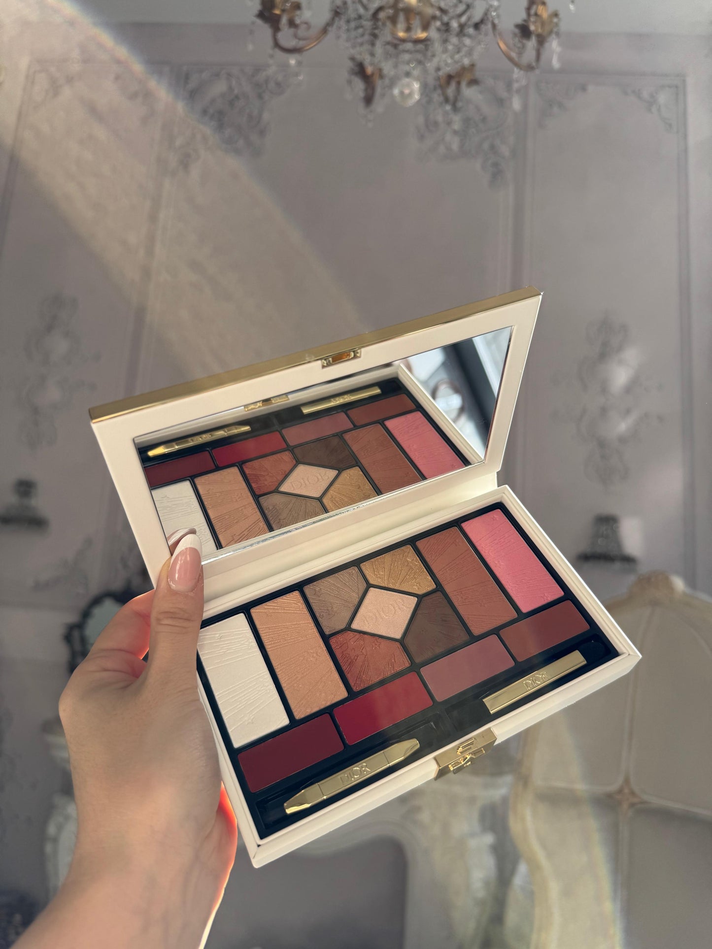 DIOR Couture Palette - Limited Edition
Iconic Makeup Colors - Face, Eyes and Lips