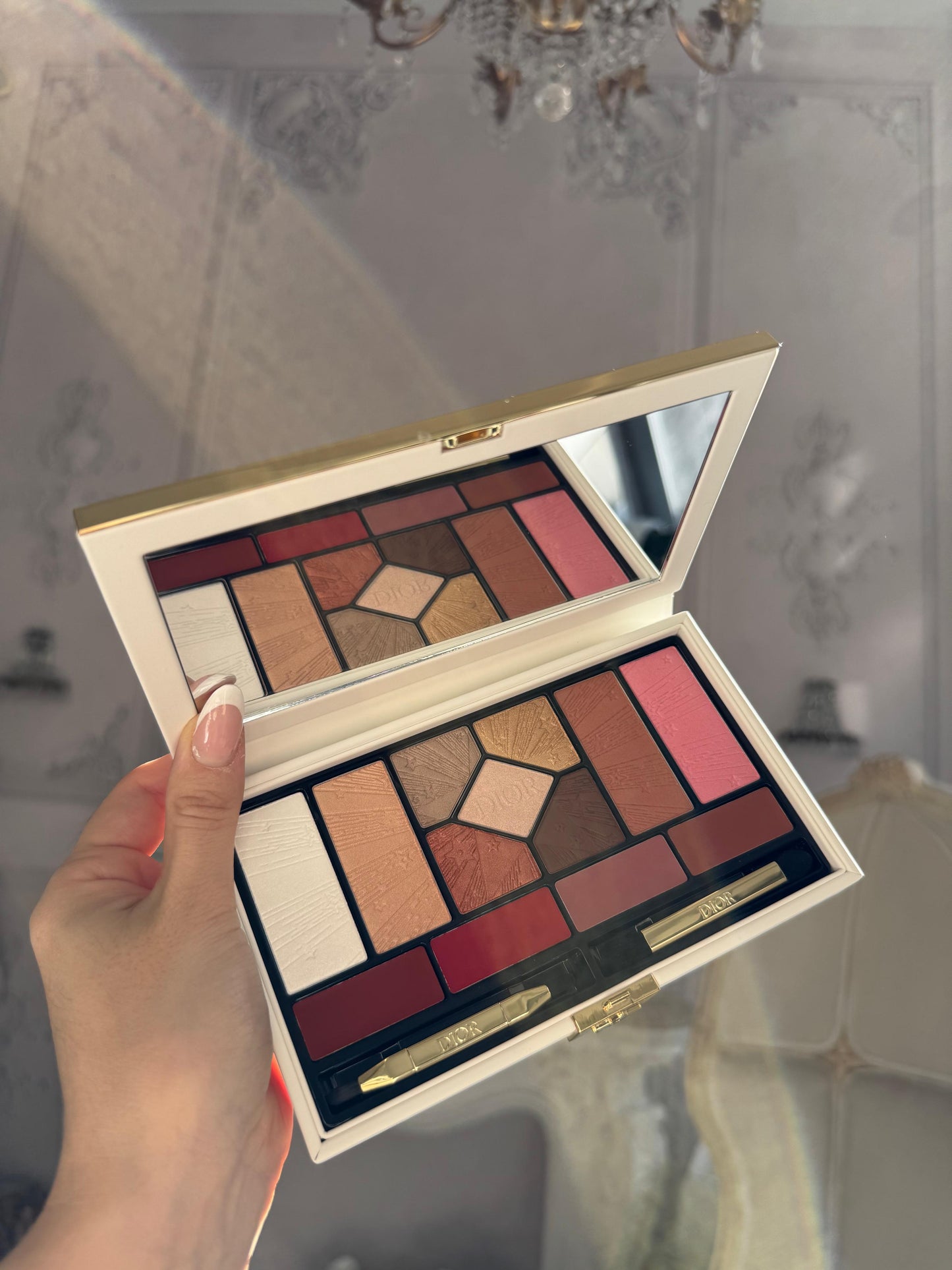 DIOR Couture Palette - Limited Edition
Iconic Makeup Colors - Face, Eyes and Lips