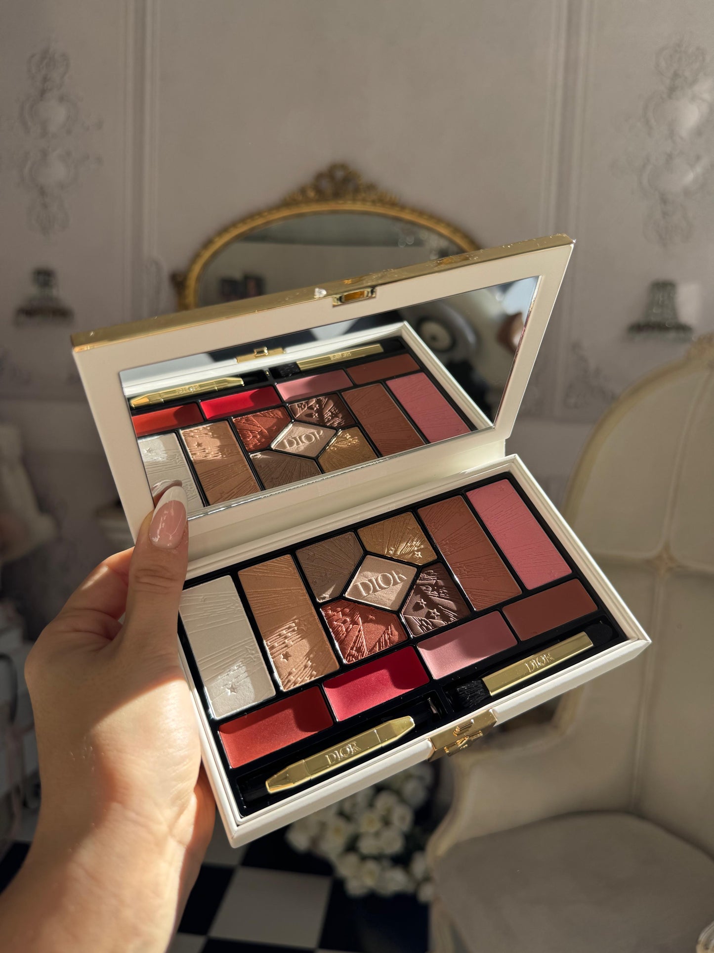 DIOR Couture Palette - Limited Edition
Iconic Makeup Colors - Face, Eyes and Lips