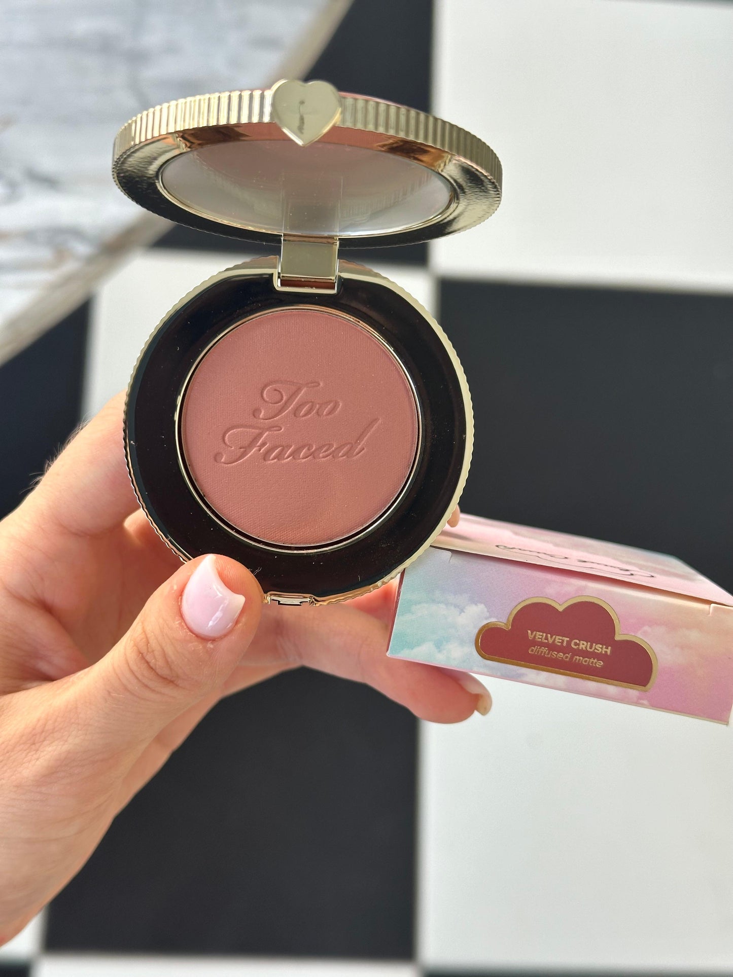 TOO FACED Cloud Crush Blush - Velvet Crush
Velvety Second-Skin Powder Formula