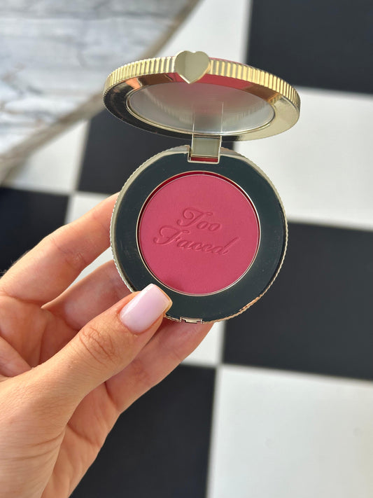 TOO FACED Cloud Crush Blush - Watermelon Rain
Velvety Second-Skin Powder Formula