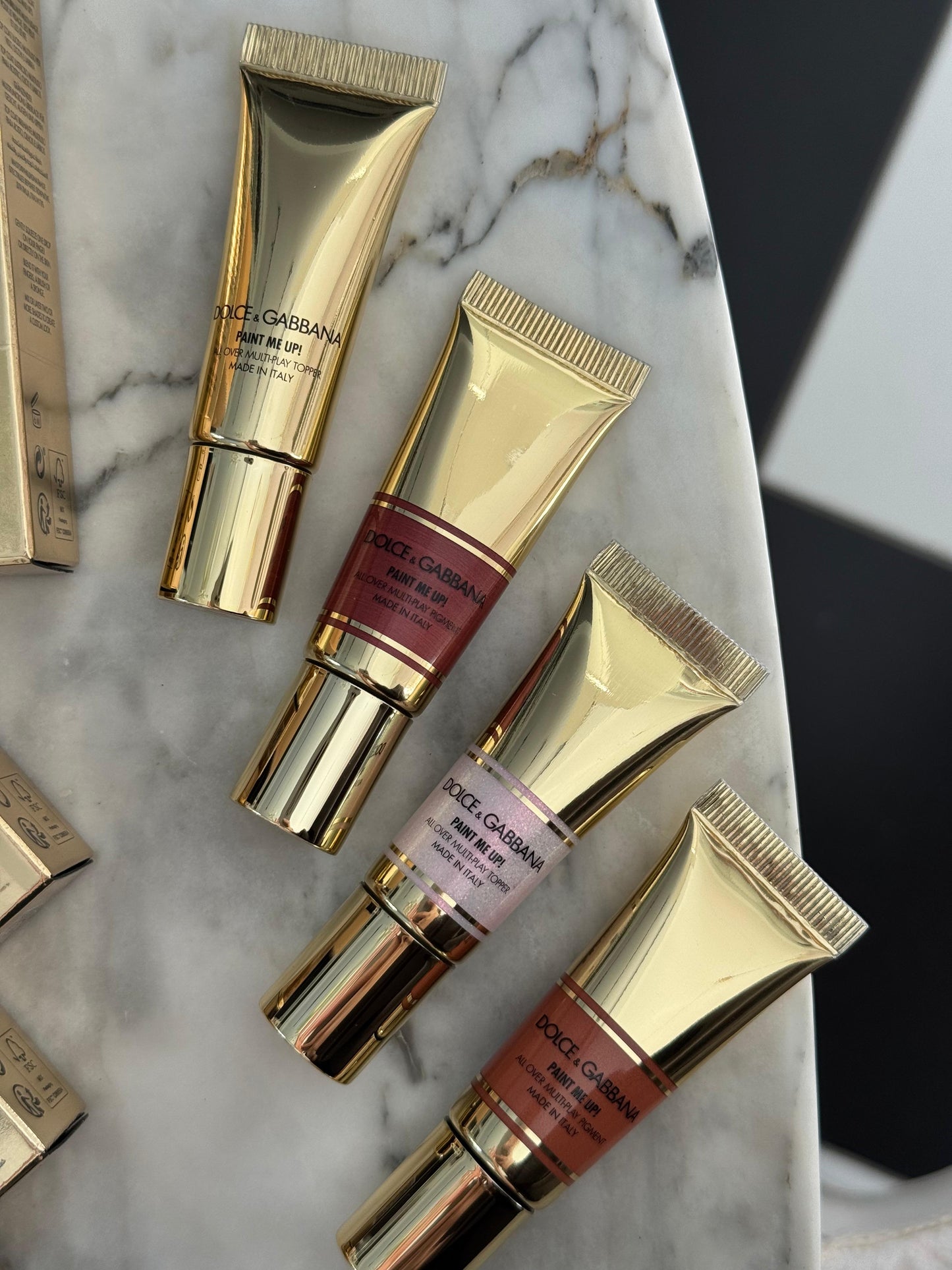 DOLCE&GABBANA Paint Me Up!
All Over Multi-Play Pigment For Face, Eyes And Lips (02)