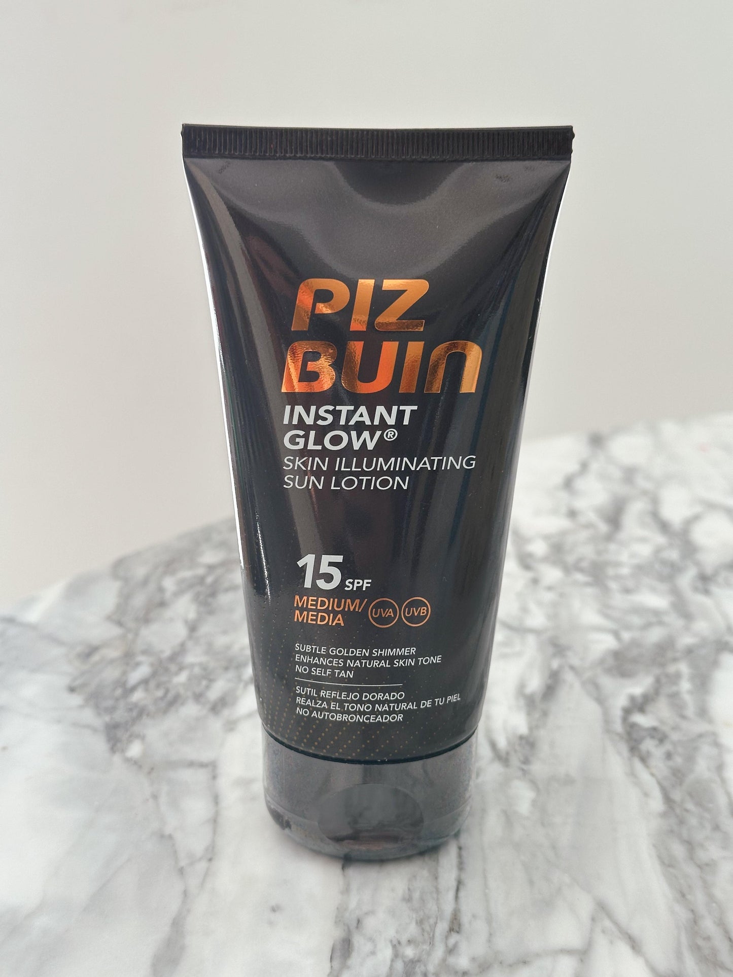 PIZ BUIN Instant Glow Skin Illuminating Sun Lotion SPF15