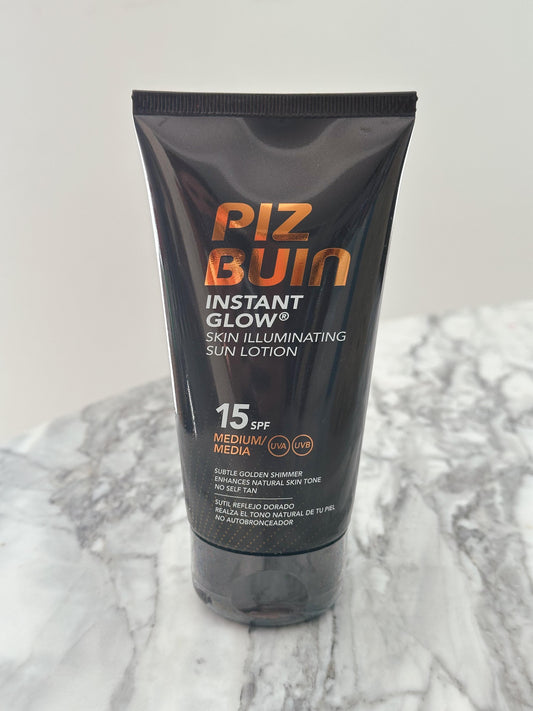 PIZ BUIN Instant Glow Skin Illuminating Sun Lotion SPF15