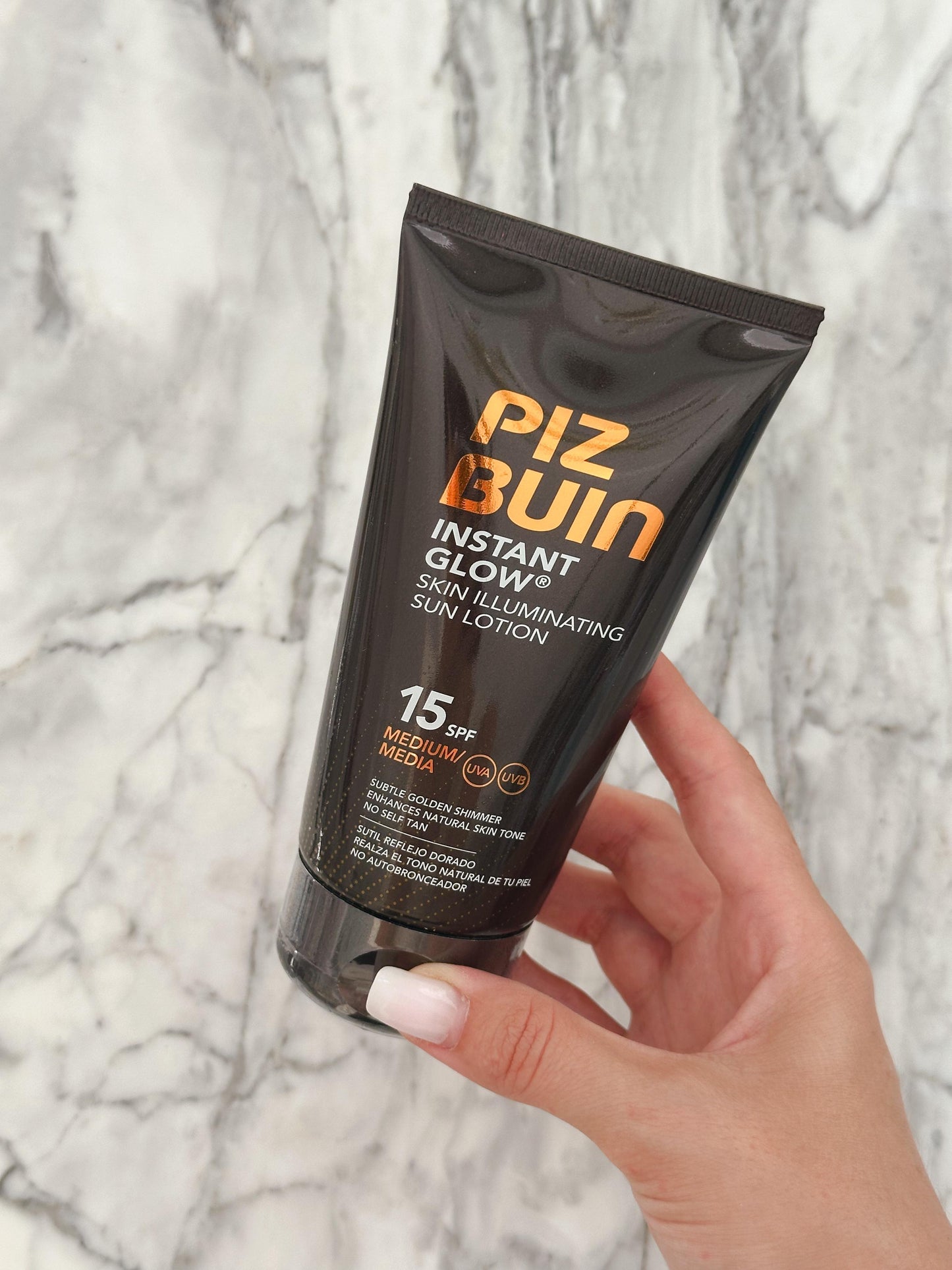 PIZ BUIN Instant Glow Skin Illuminating Sun Lotion SPF15