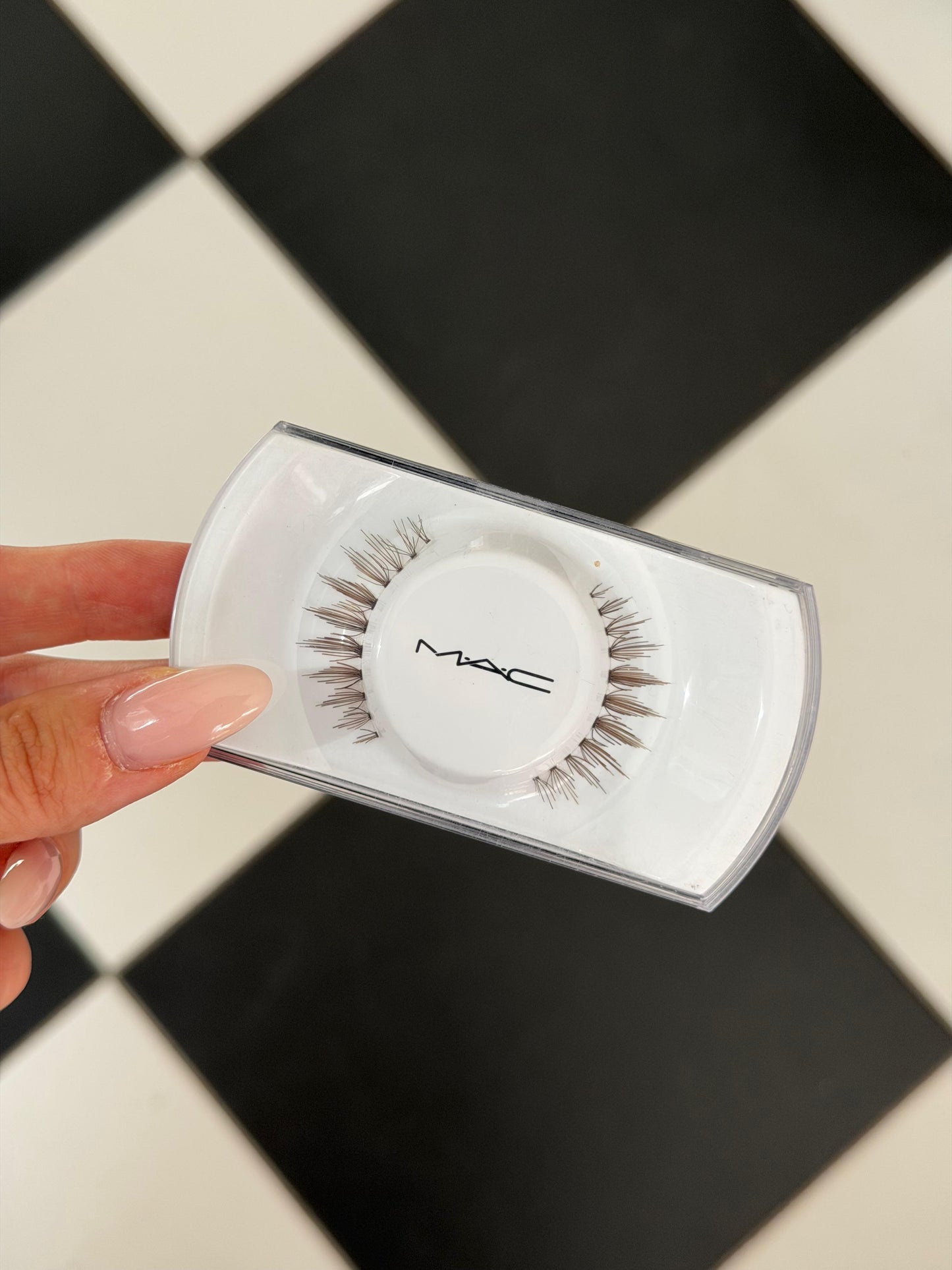 MAC False Lashes - 33 Ingenue