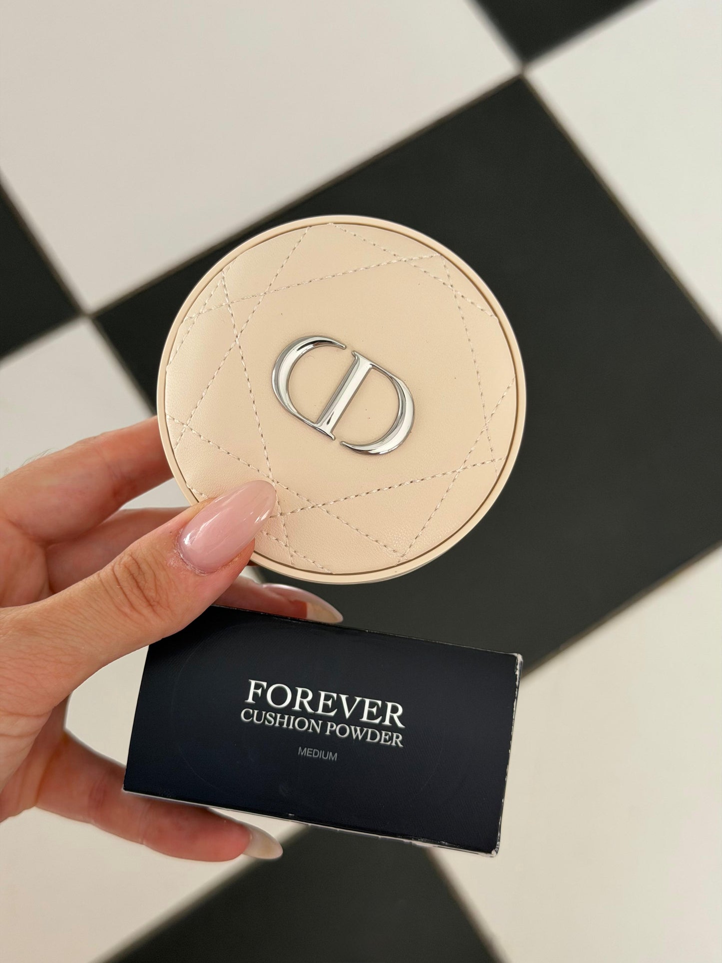 DIOR Forever Cushion Powder New - Medium
Ultra-Fine and Fresh Skin-Caring Loose Powder - Long Wear