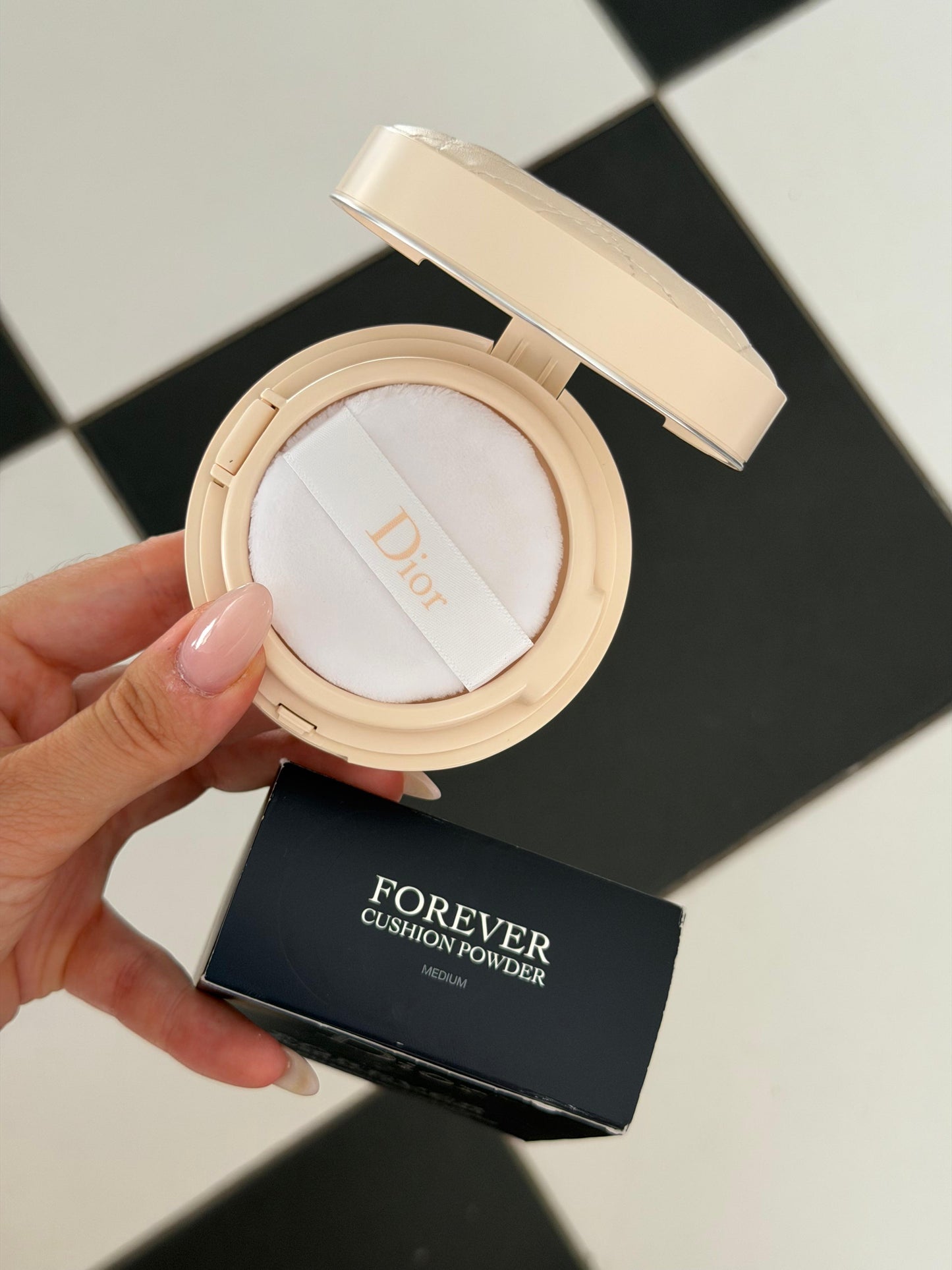DIOR Forever Cushion Powder New - Medium
Ultra-Fine and Fresh Skin-Caring Loose Powder - Long Wear