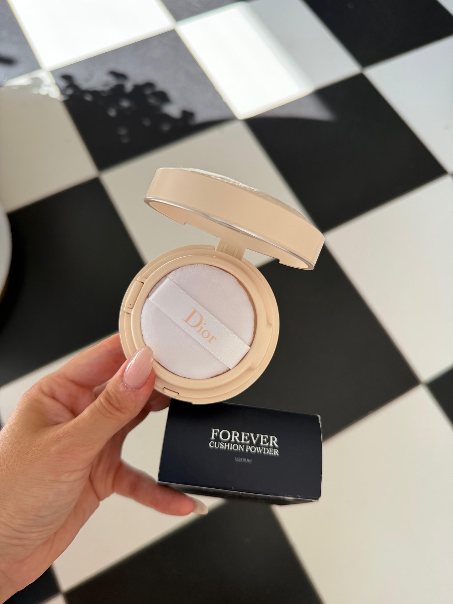 DIOR Forever Cushion Powder New - Medium
Ultra-Fine and Fresh Skin-Caring Loose Powder - Long Wear