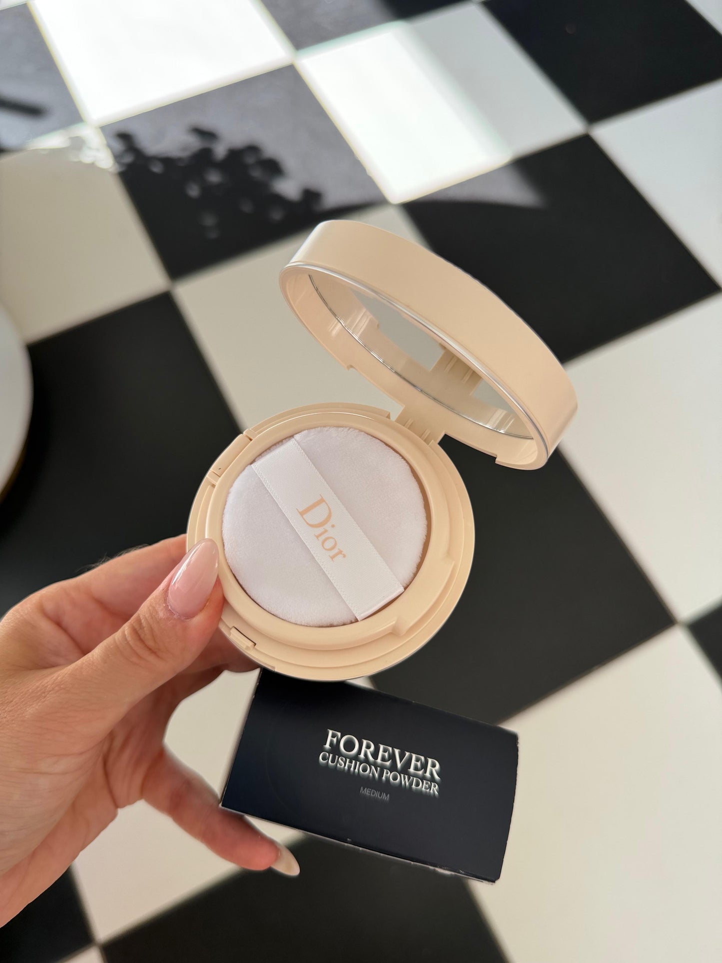 DIOR Forever Cushion Powder New - Medium
Ultra-Fine and Fresh Skin-Caring Loose Powder - Long Wear