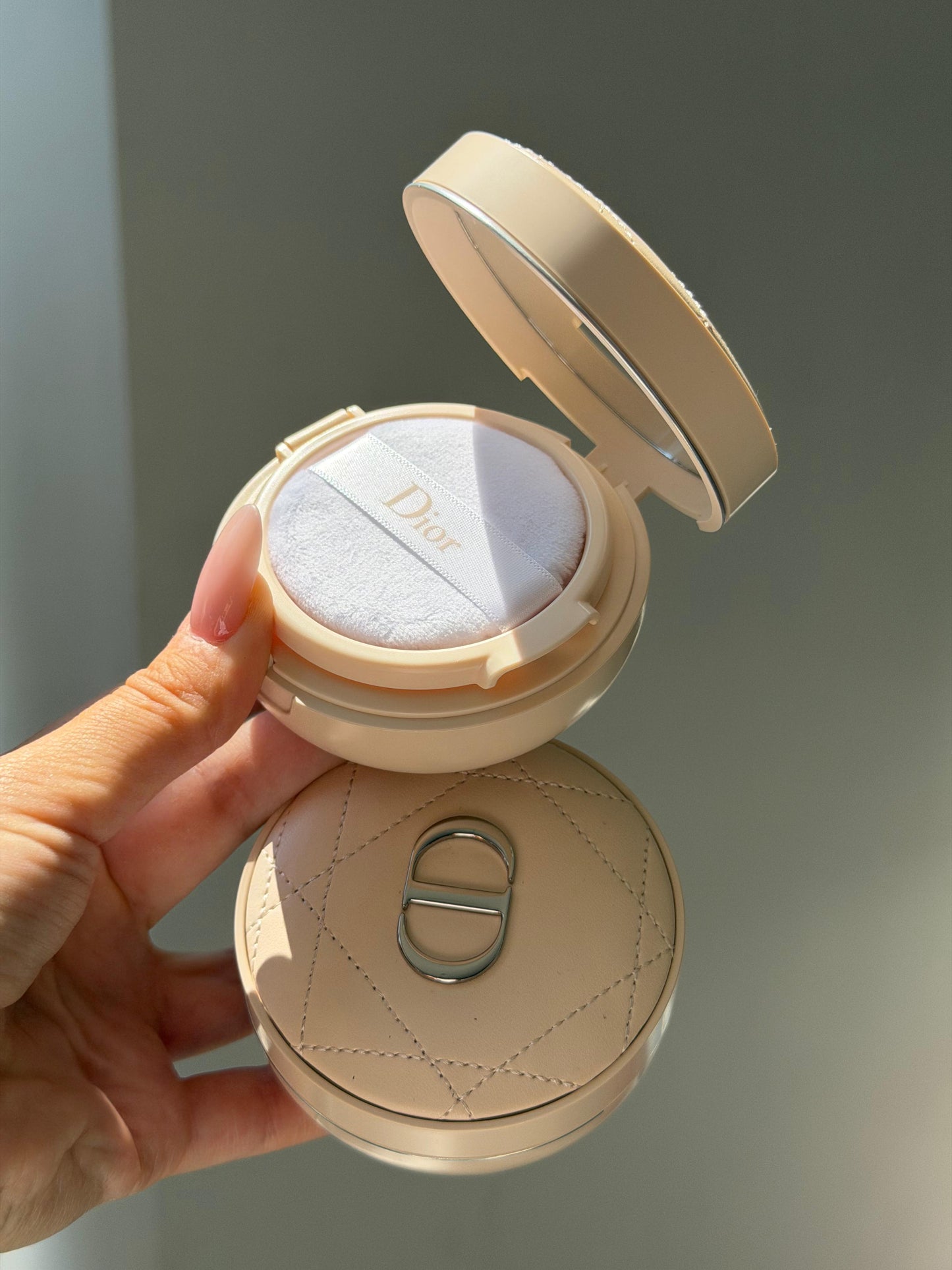 DIOR Forever Cushion Powder - Golden Nights
Ultra-Fine and Fresh Skin-Caring Loose Powder - Long Wear