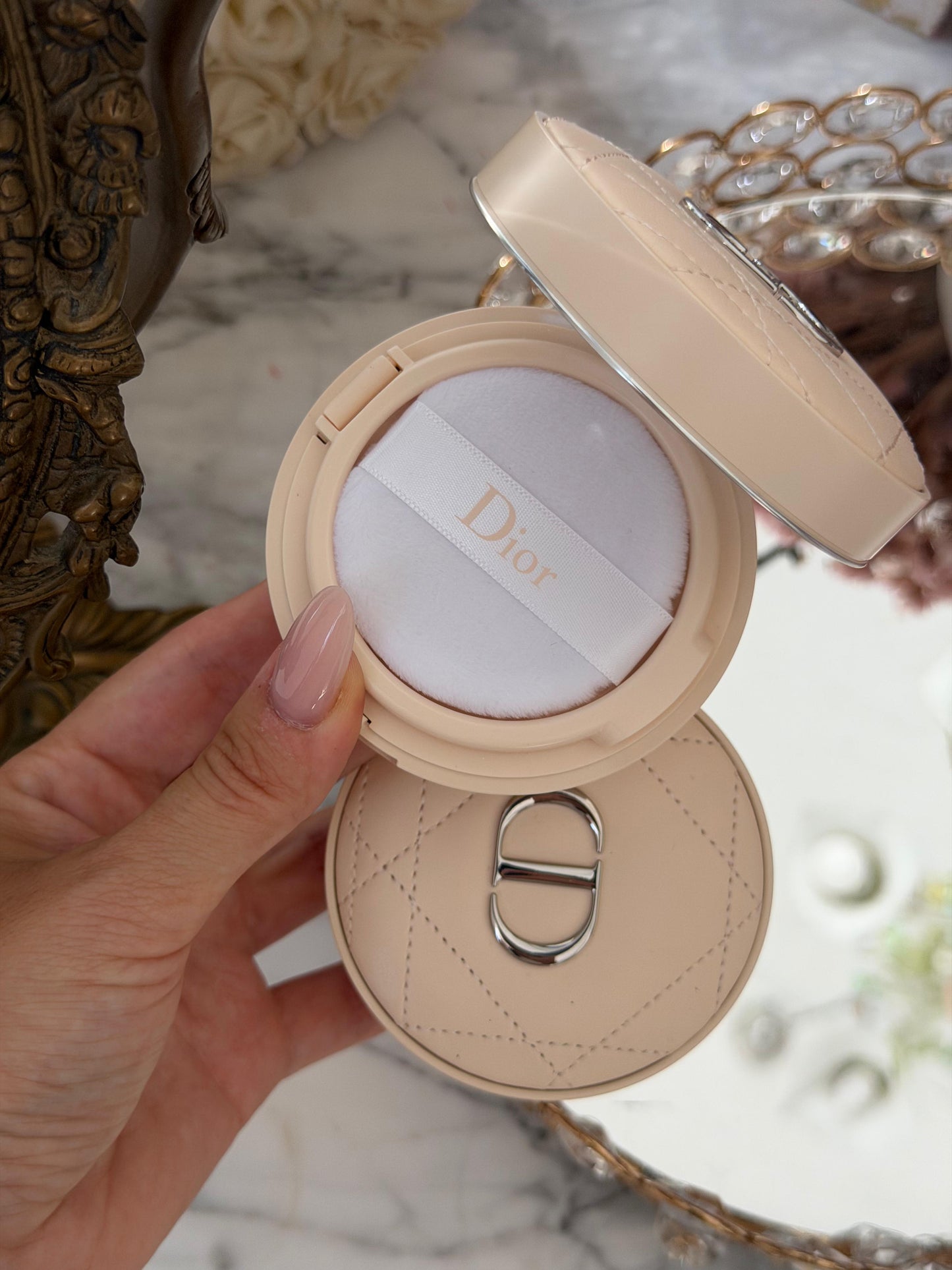 DIOR Forever Cushion Powder - Golden Nights
Ultra-Fine and Fresh Skin-Caring Loose Powder - Long Wear