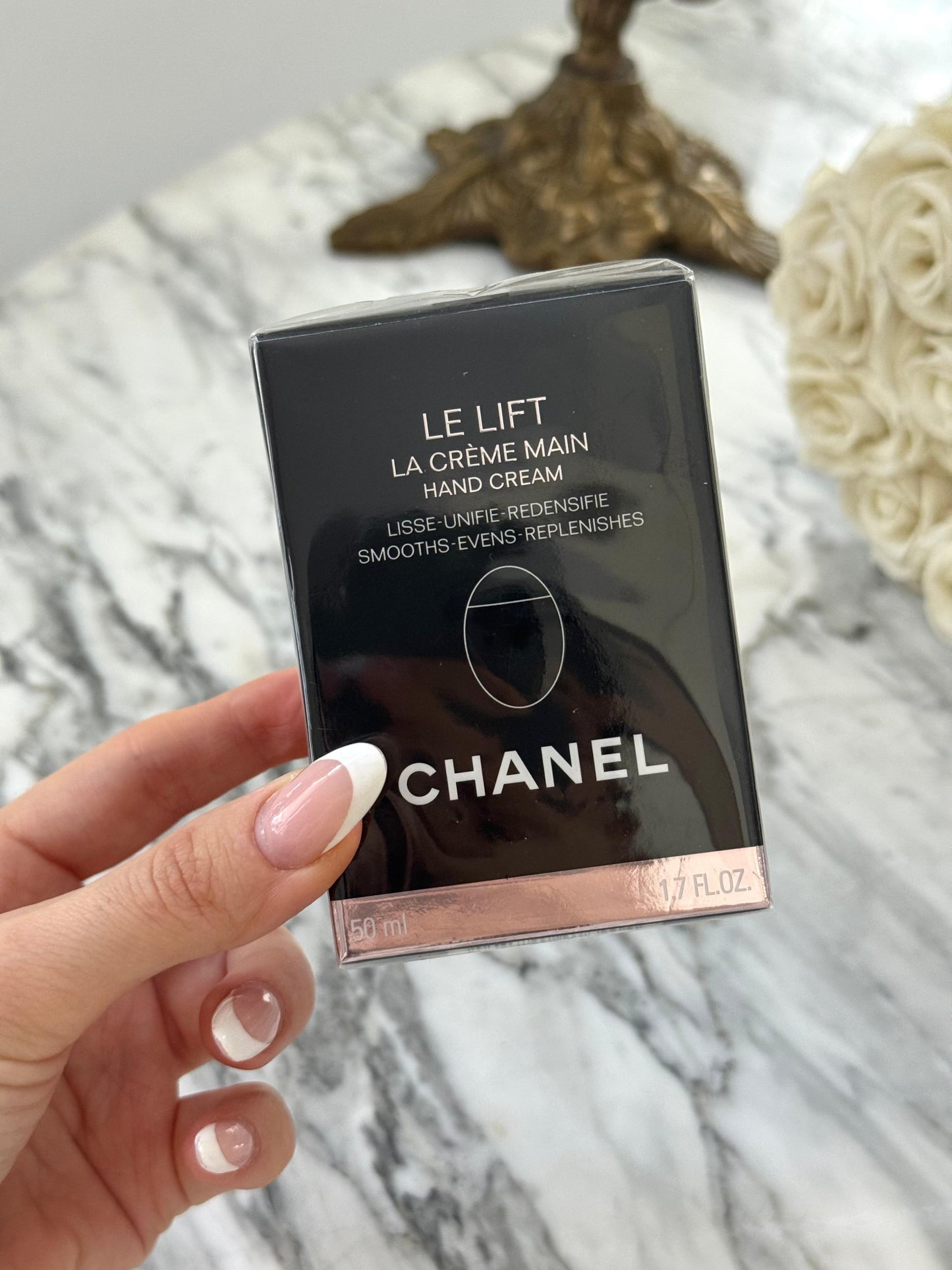 CHANEL Le Lift Hand Cream
Smooths – Evens – Replenishes