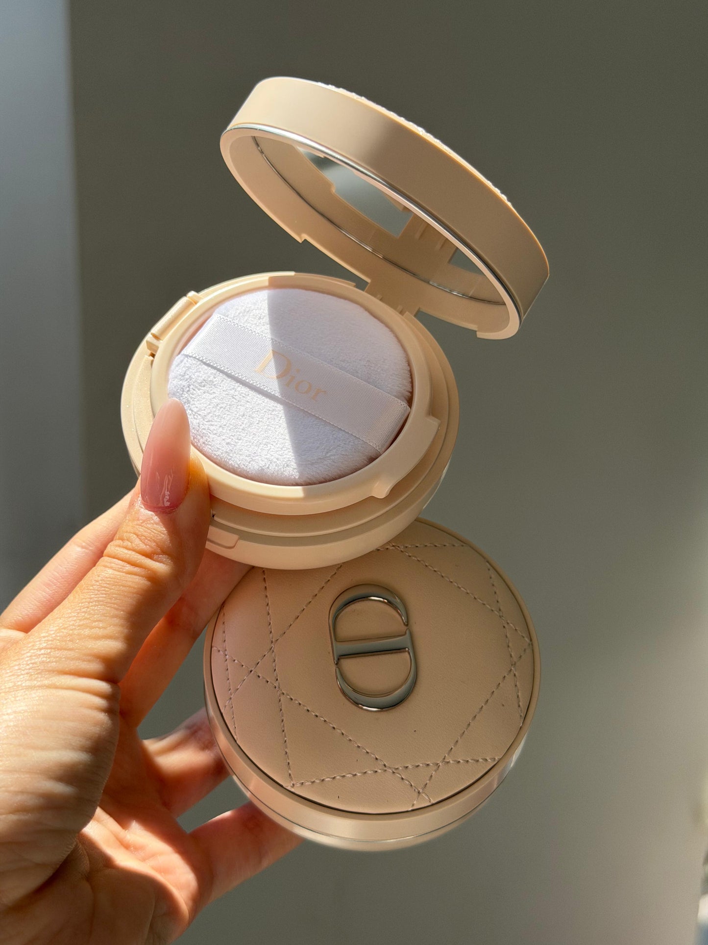 DIOR Forever Cushion Powder - Golden Nights
Ultra-Fine and Fresh Skin-Caring Loose Powder - Long Wear