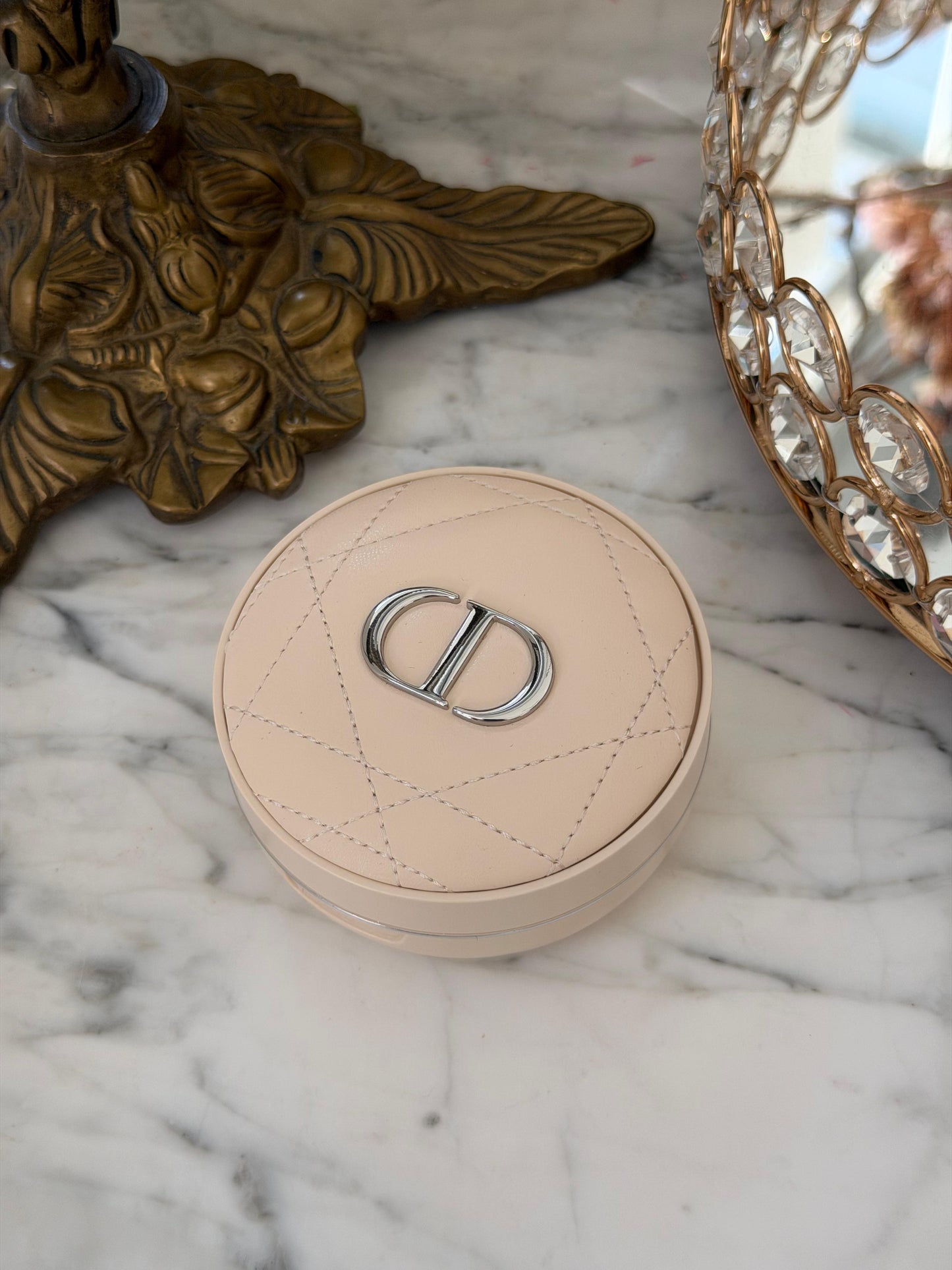 DIOR Forever Cushion Powder - Golden Nights
Ultra-Fine and Fresh Skin-Caring Loose Powder - Long Wear