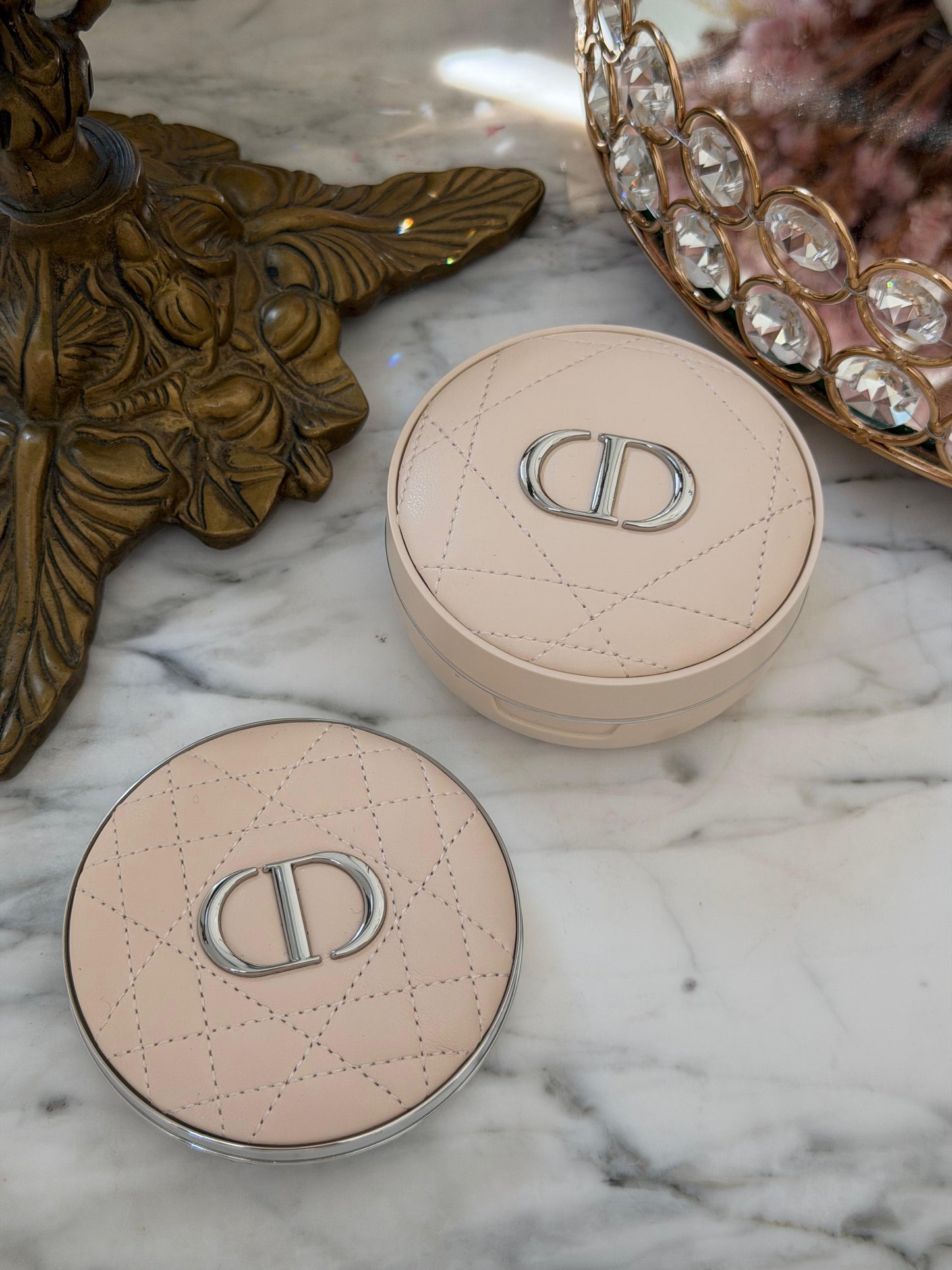 DIOR Forever Cushion Powder - Golden Nights
Ultra-Fine and Fresh Skin-Caring Loose Powder - Long Wear