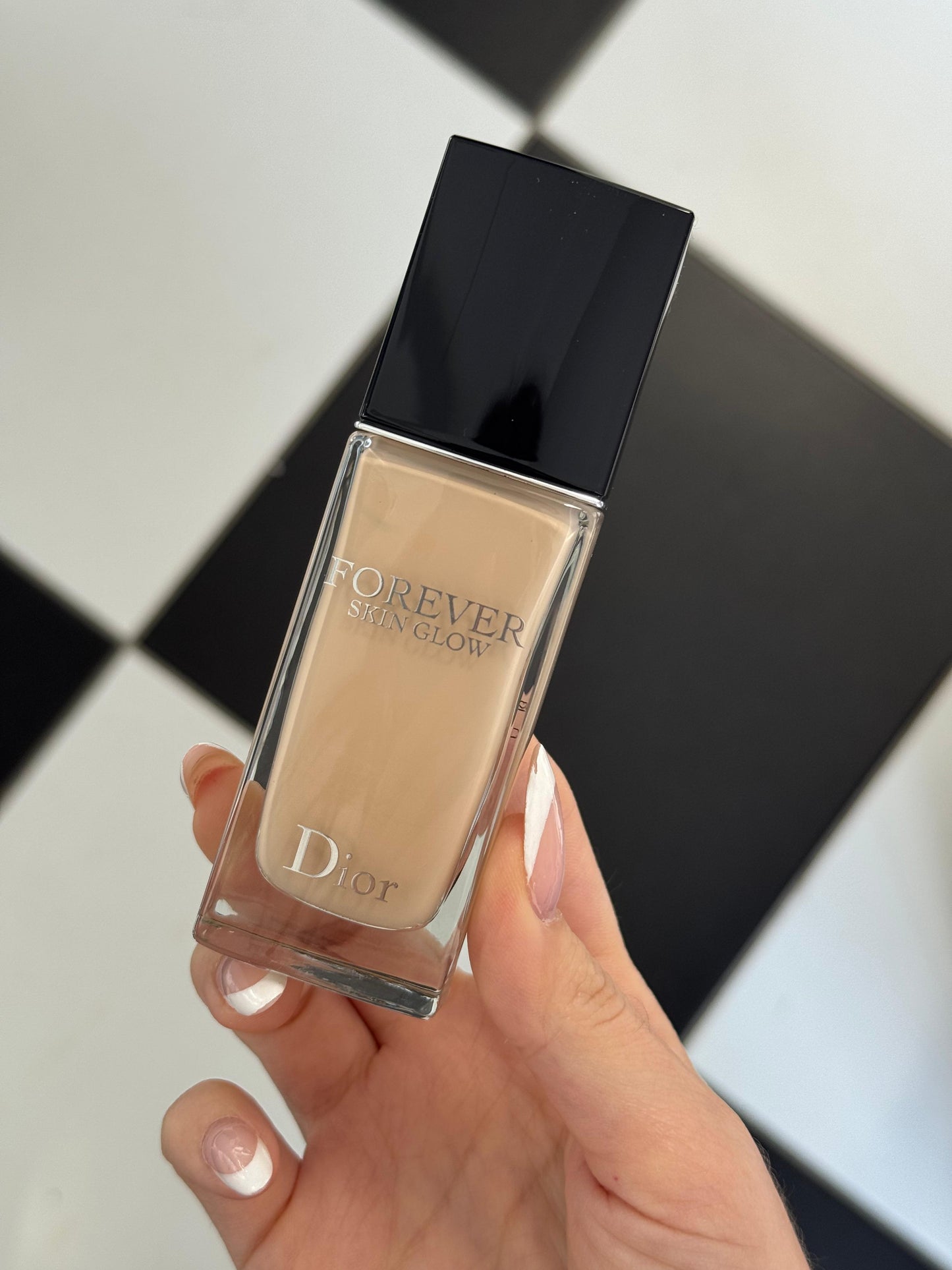DIOR Forever Skin Glow
Clean Radiant Foundation - 24h Wear and Hydration