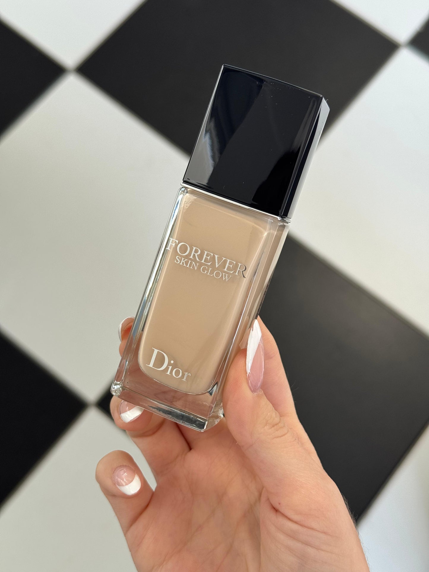 DIOR Forever Skin Glow
Clean Radiant Foundation - 24h Wear and Hydration