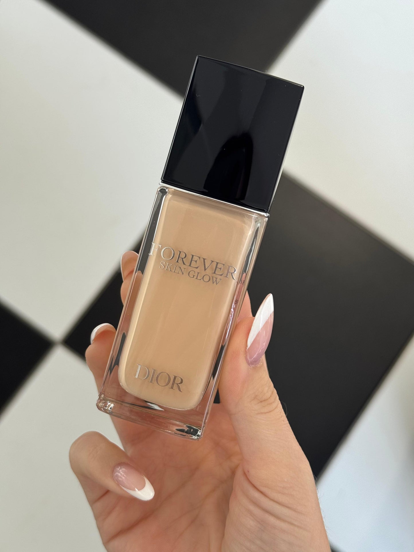 DIOR Forever Skin Glow
Clean Radiant Foundation - 24h Wear and Hydration