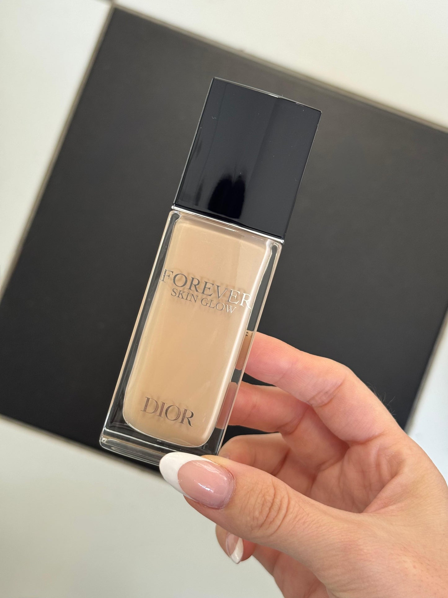 DIOR Forever Skin Glow
Clean Radiant Foundation - 24h Wear and Hydration