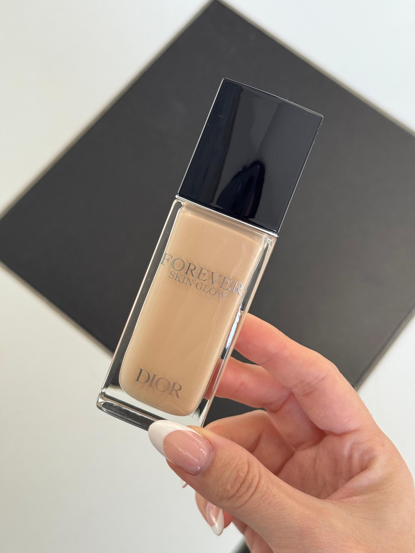 DIOR Forever Skin Glow
Clean Radiant Foundation - 24h Wear and Hydration
