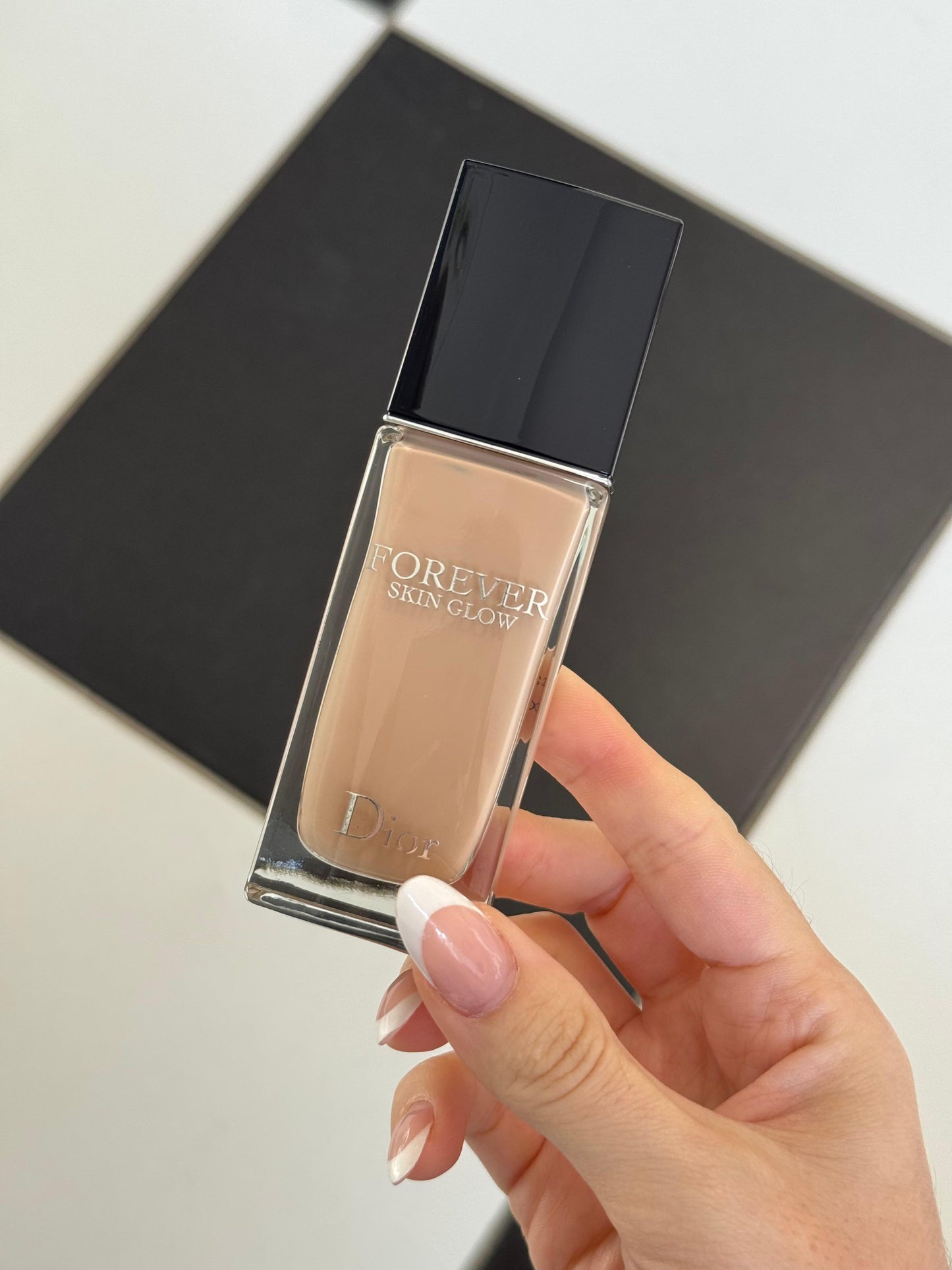 DIOR Forever Skin Glow
Clean Radiant Foundation - 24h Wear and Hydration