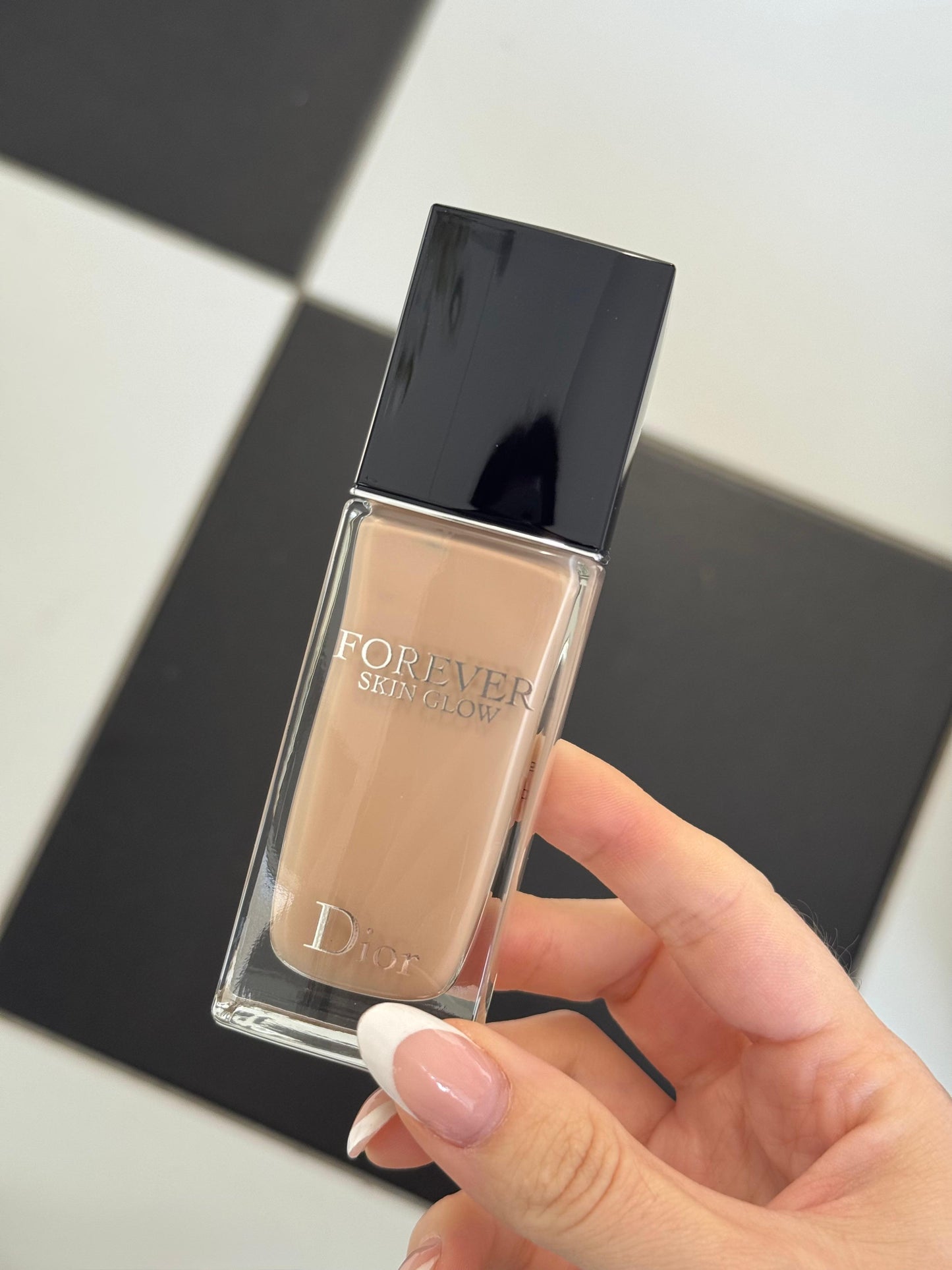 DIOR Forever Skin Glow
Clean Radiant Foundation - 24h Wear and Hydration