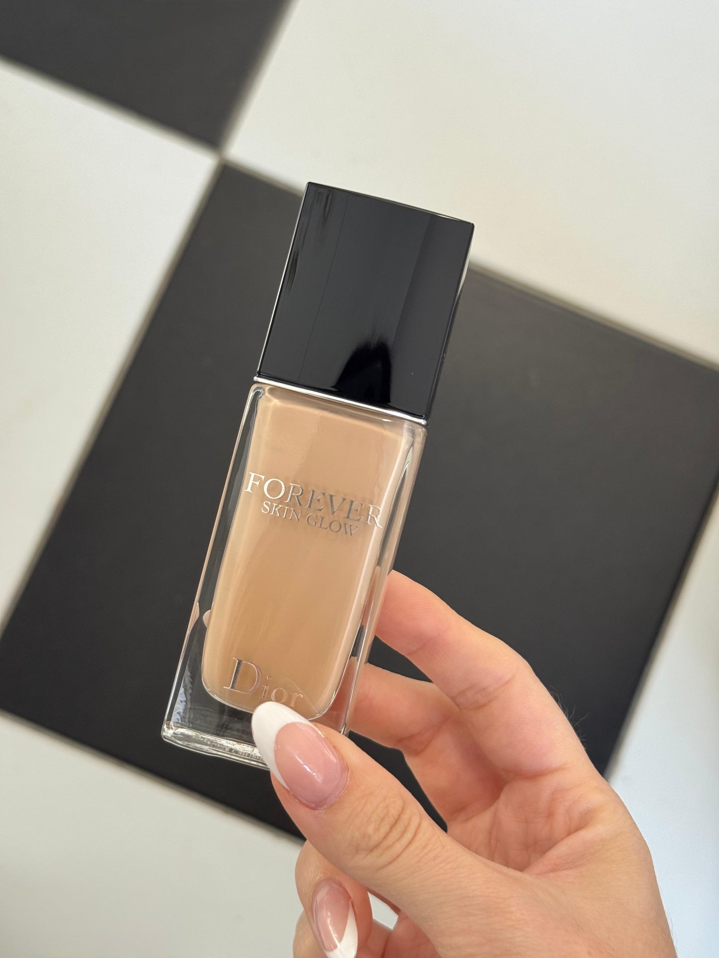 DIOR Forever Skin Glow
Clean Radiant Foundation - 24h Wear and Hydration
