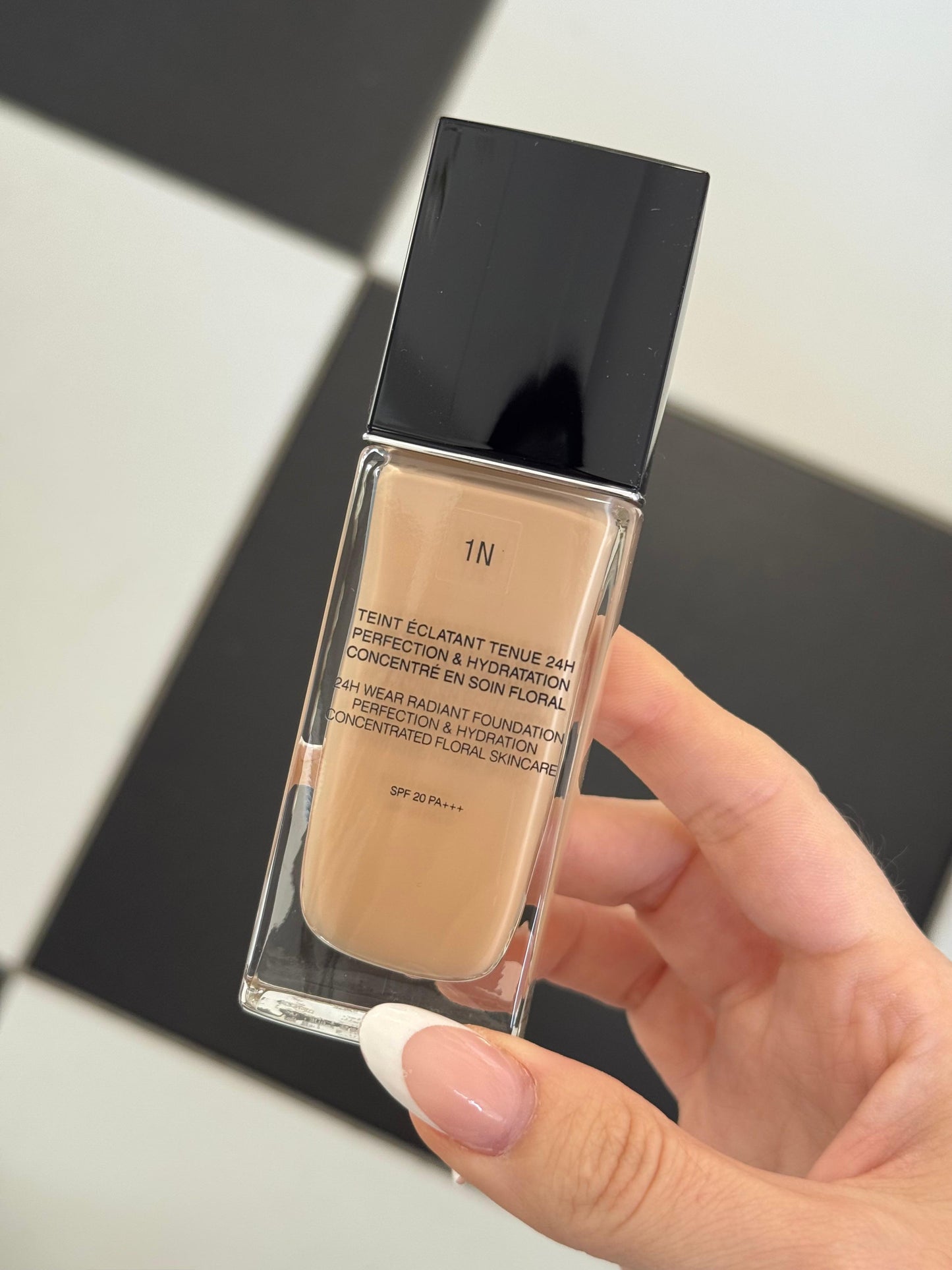 DIOR Forever Skin Glow
Clean Radiant Foundation - 24h Wear and Hydration