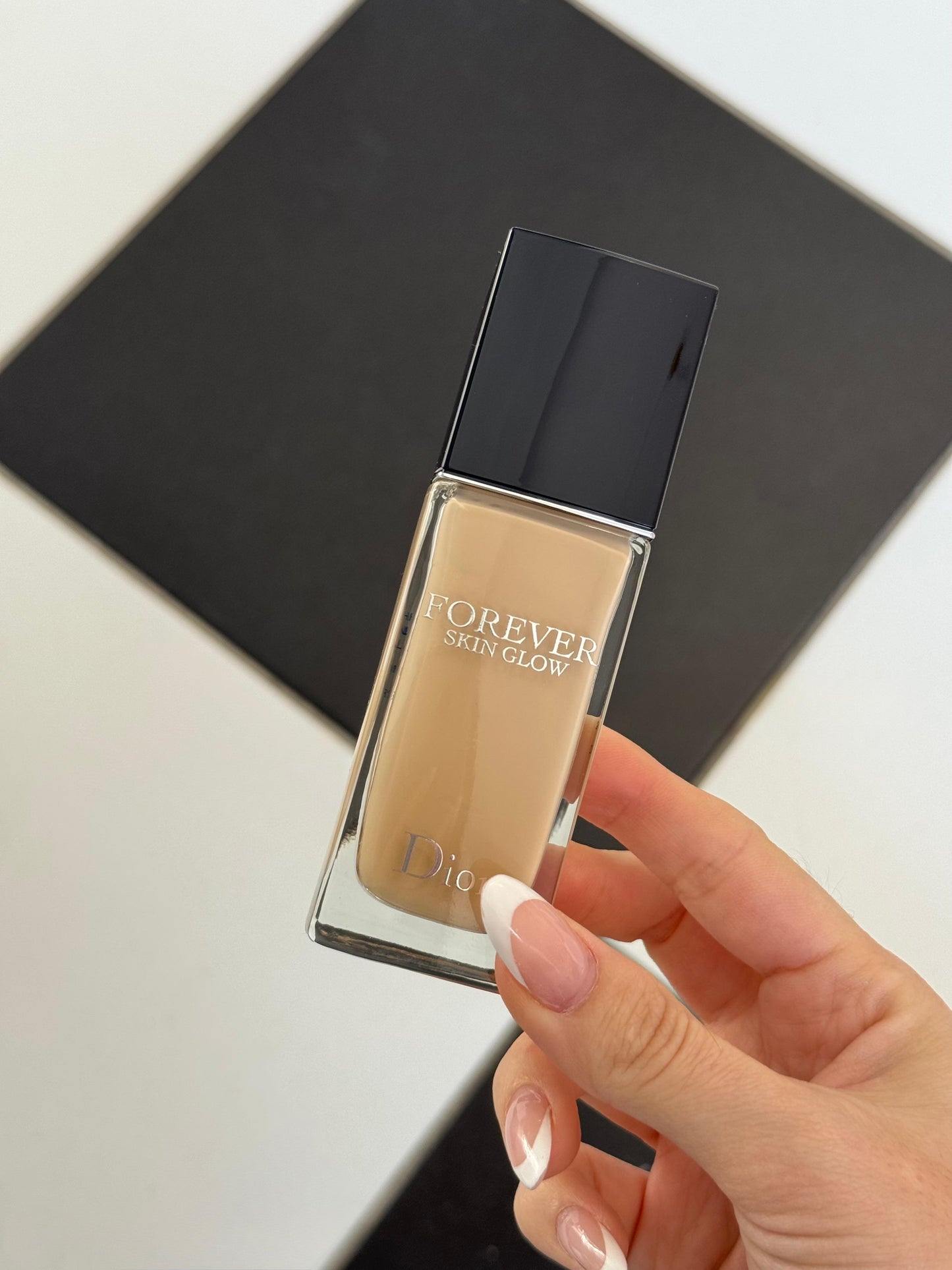 DIOR Forever Skin Glow
Clean Radiant Foundation - 24h Wear and Hydration