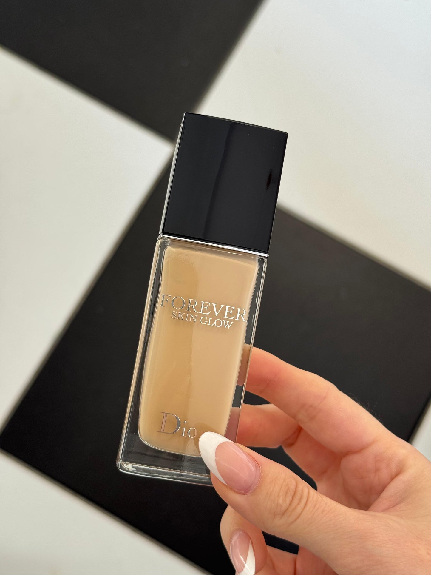 DIOR Forever Skin Glow
Clean Radiant Foundation - 24h Wear and Hydration