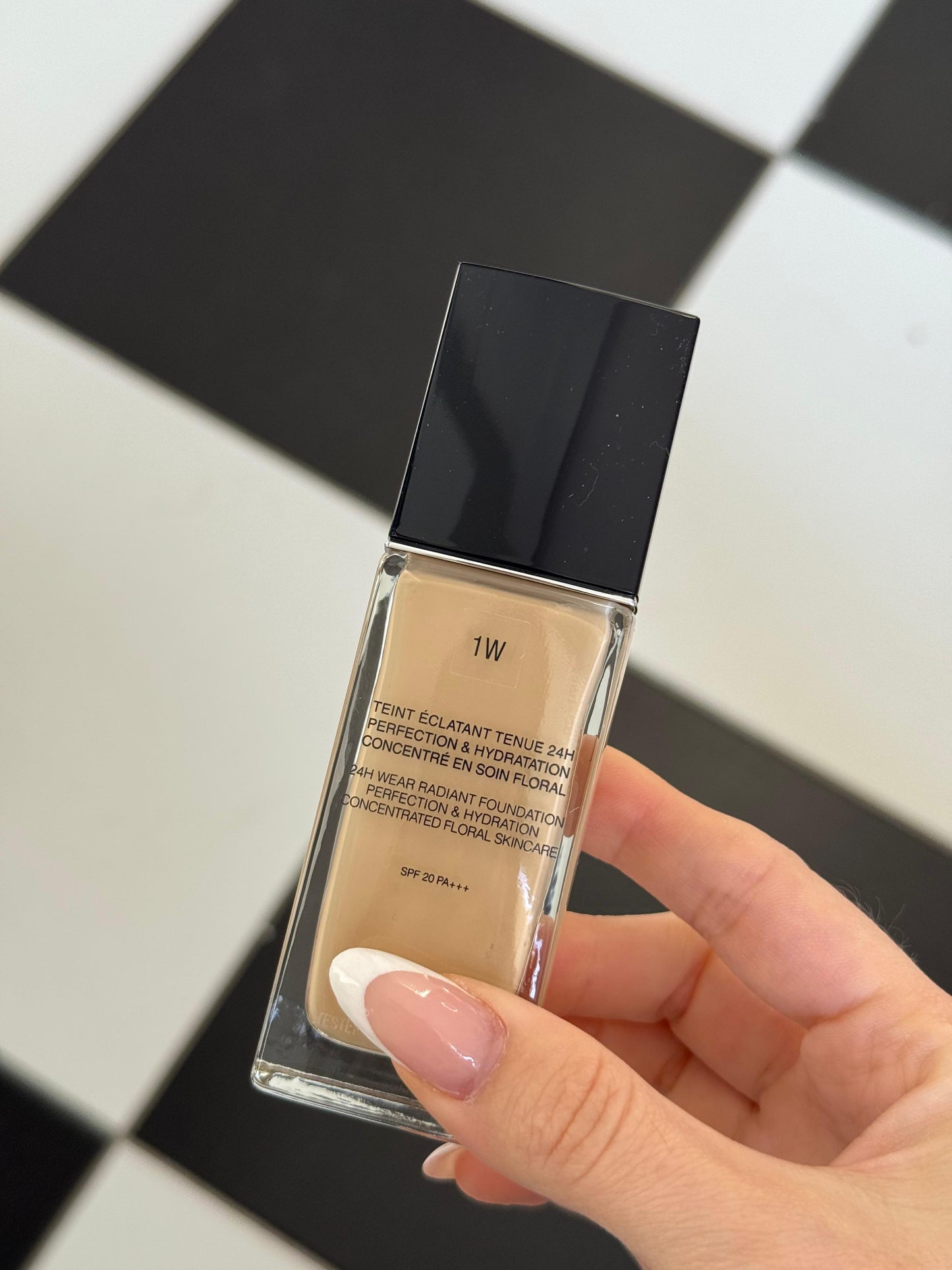 DIOR Forever Skin Glow
Clean Radiant Foundation - 24h Wear and Hydration