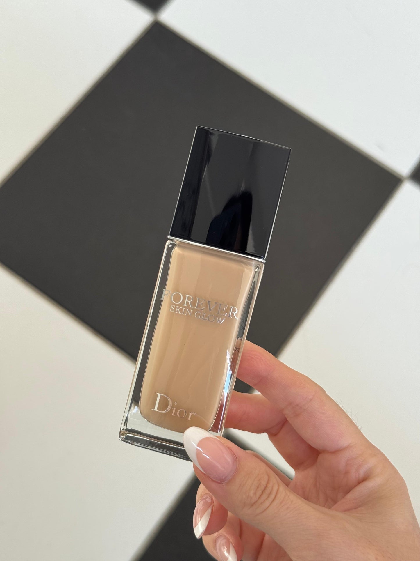 DIOR Forever Skin Glow
Clean Radiant Foundation - 24h Wear and Hydration