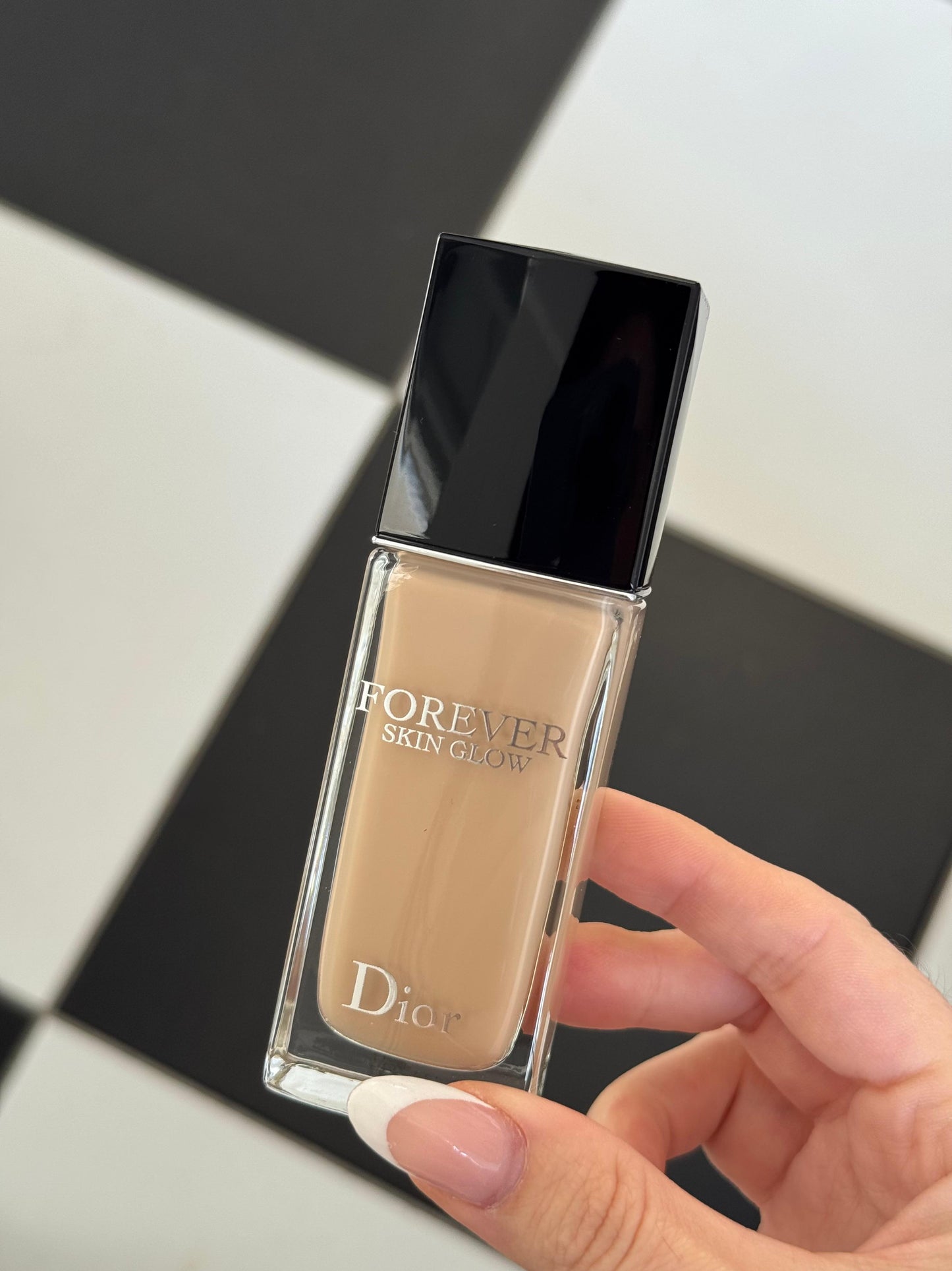 DIOR Forever Skin Glow
Clean Radiant Foundation - 24h Wear and Hydration