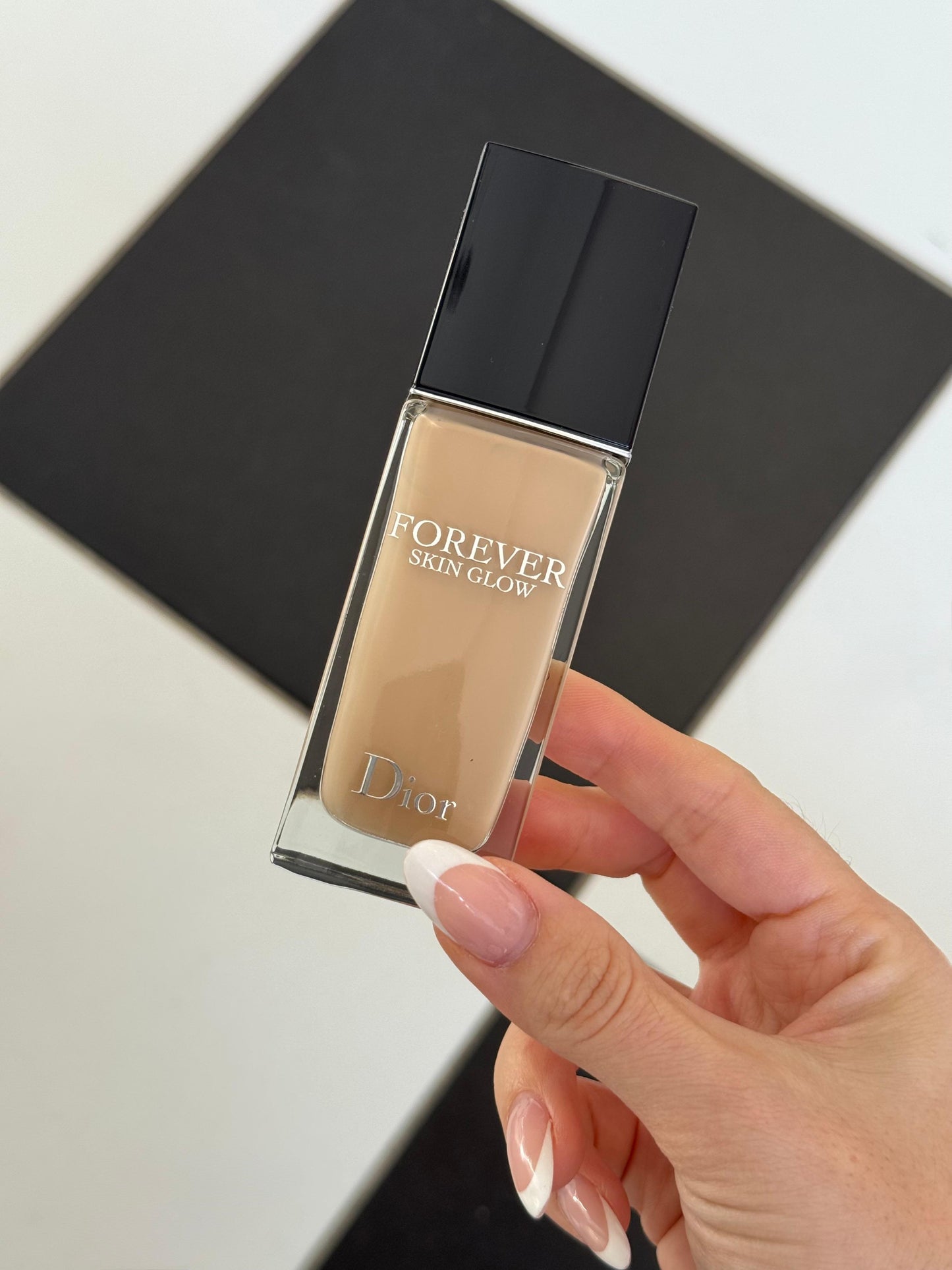 DIOR Forever Skin Glow
Clean Radiant Foundation - 24h Wear and Hydration